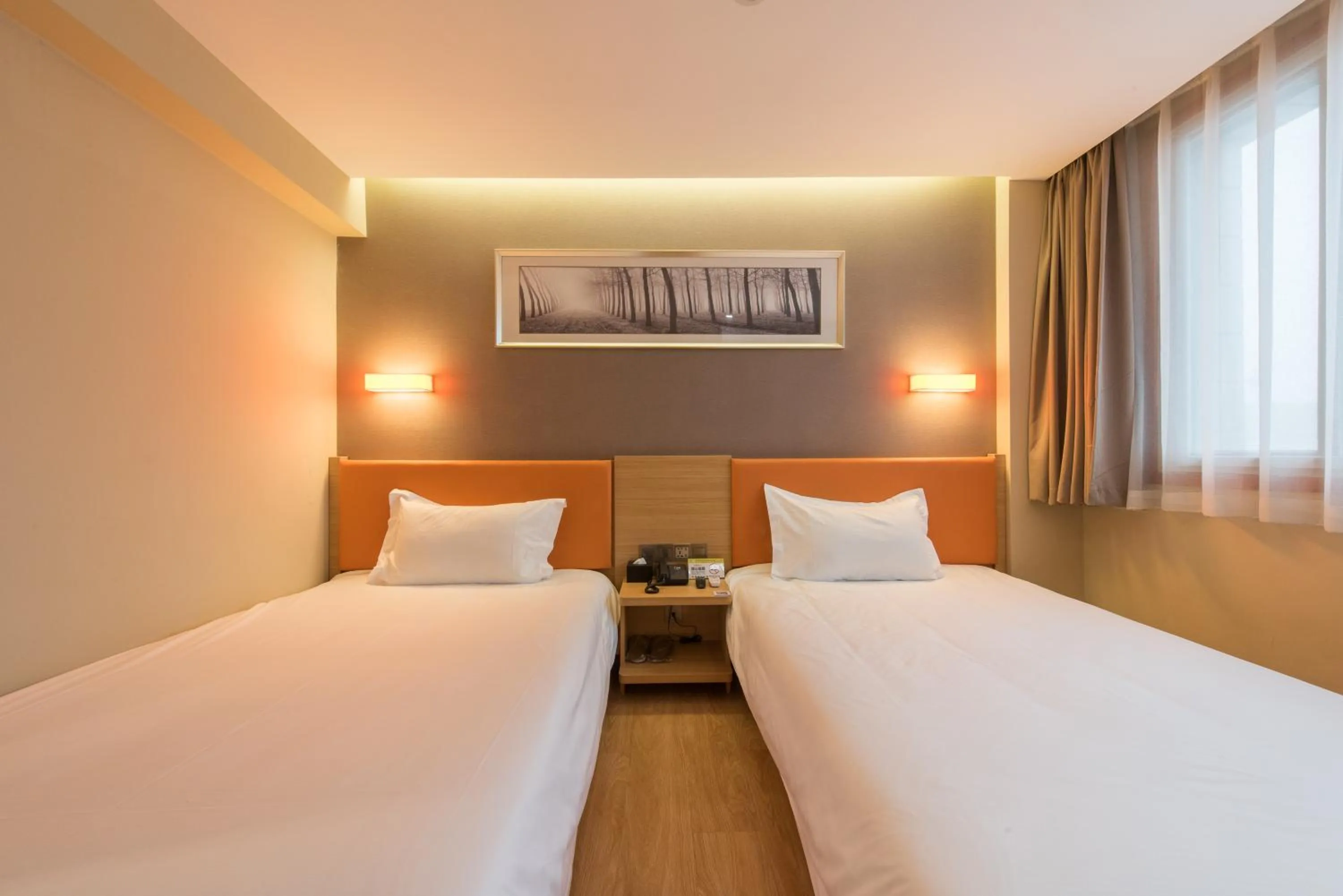 Photo of the whole room, Bed in IU Hotel Beijing West Coach Station Liuliqiao East Metro Station