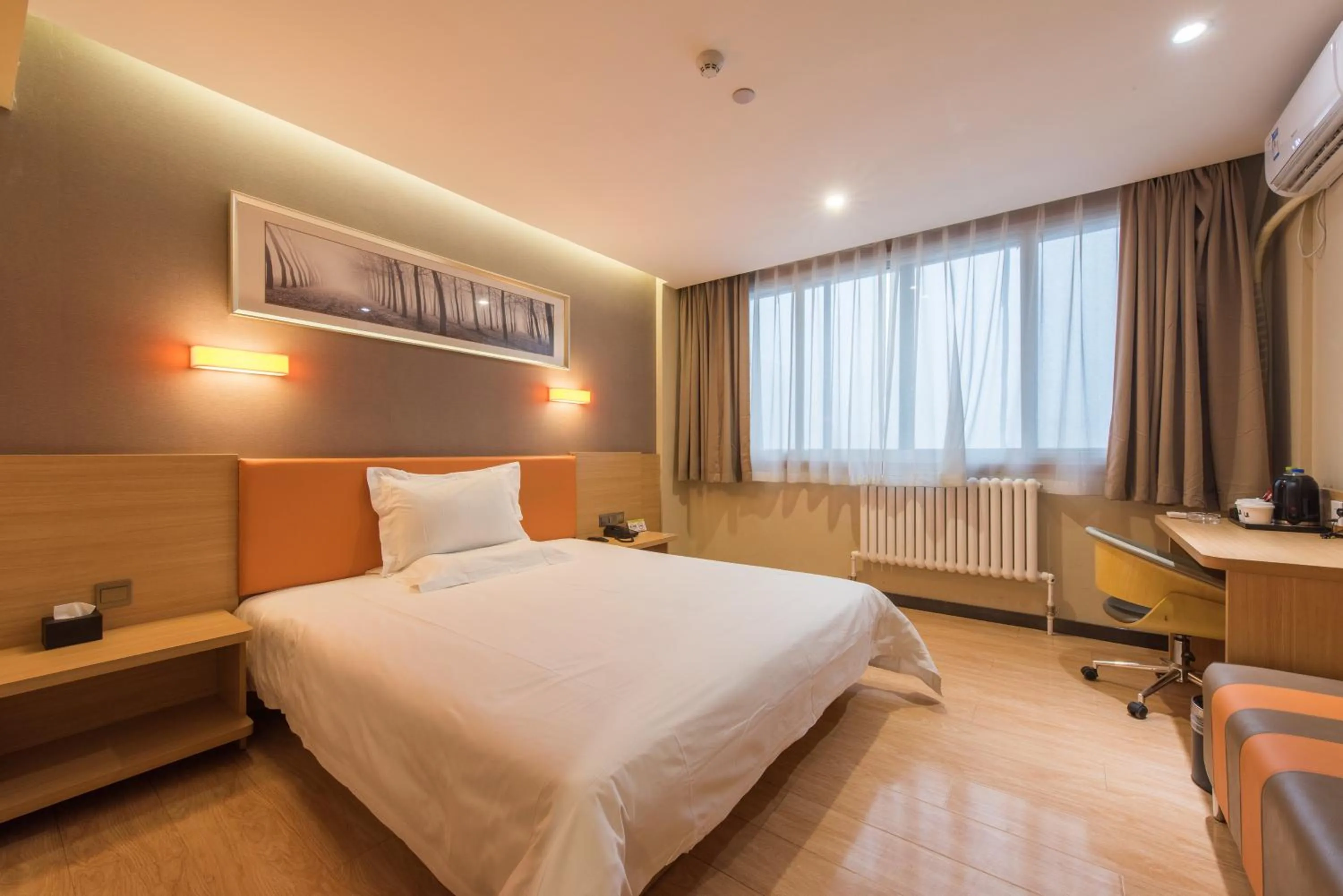 Photo of the whole room, Bed in IU Hotel Beijing West Coach Station Liuliqiao East Metro Station