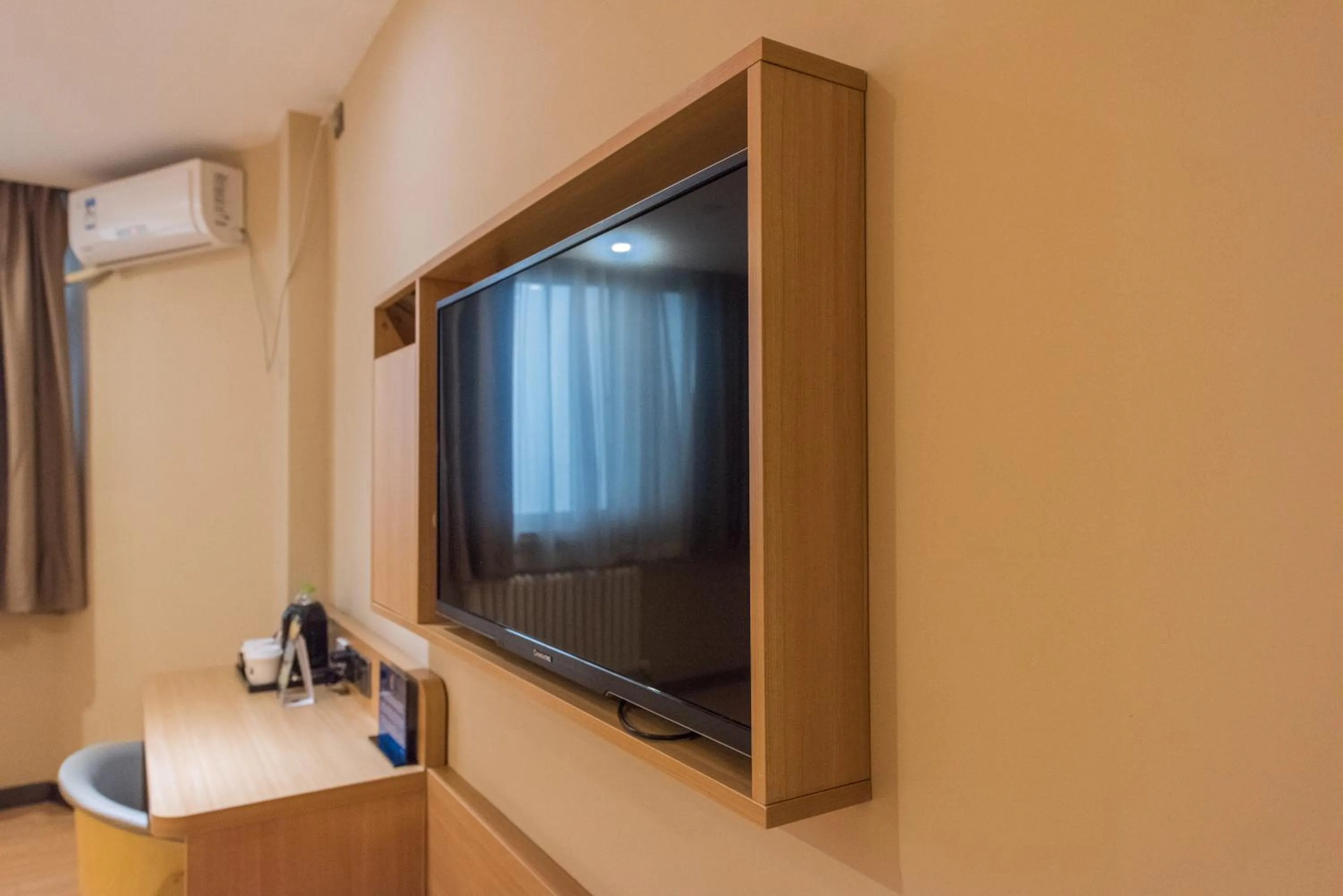 TV and multimedia in IU Hotel Beijing West Coach Station Liuliqiao East Metro Station