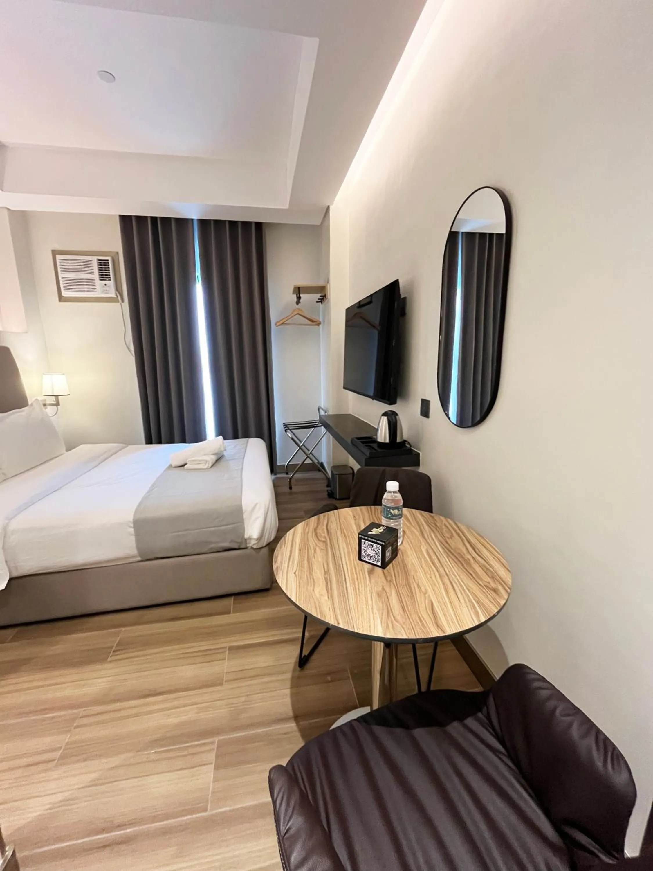 Bedroom, Bed in Vibe Hotel Alabang