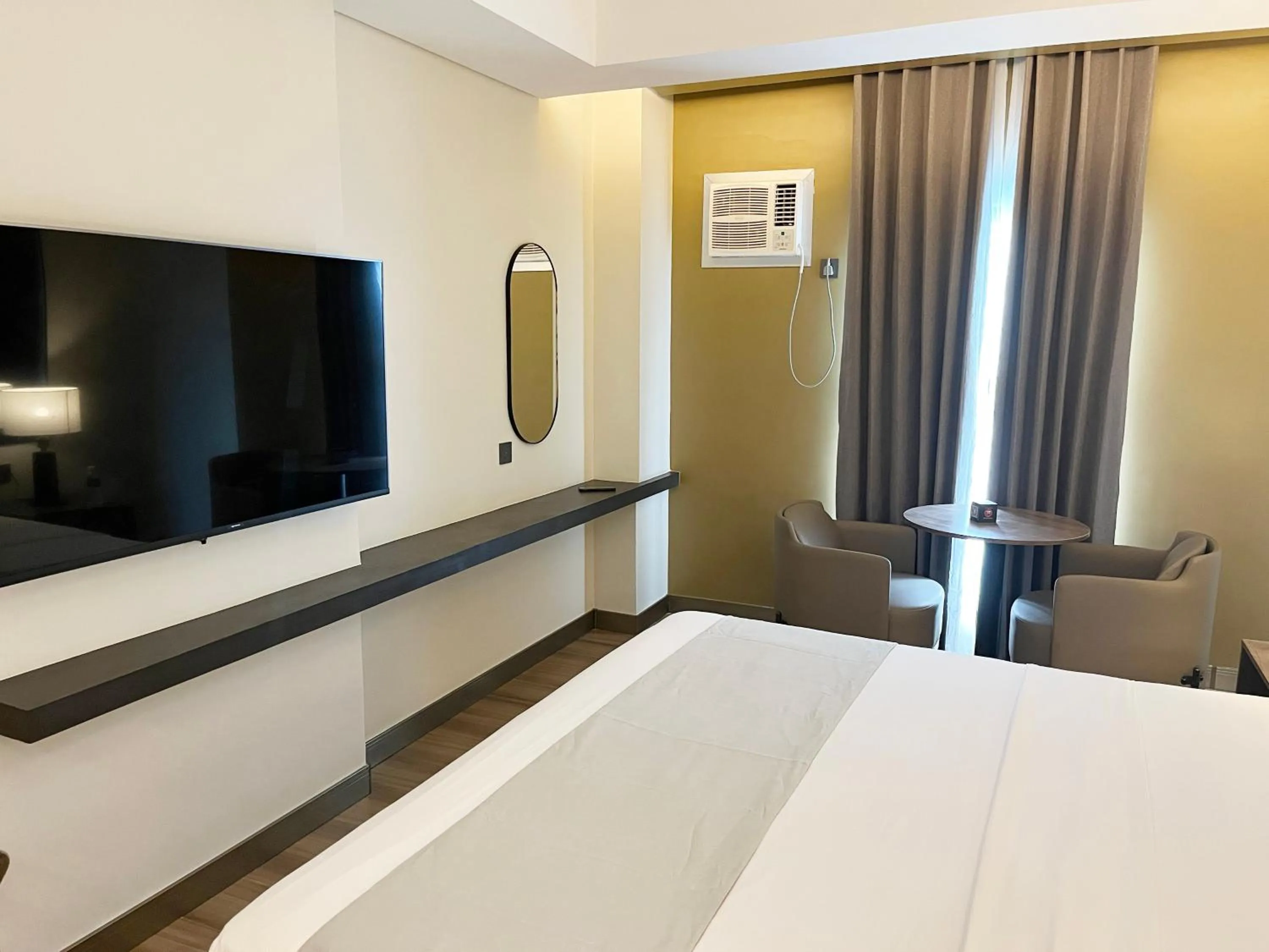 Bedroom, Bed in Vibe Hotel Alabang