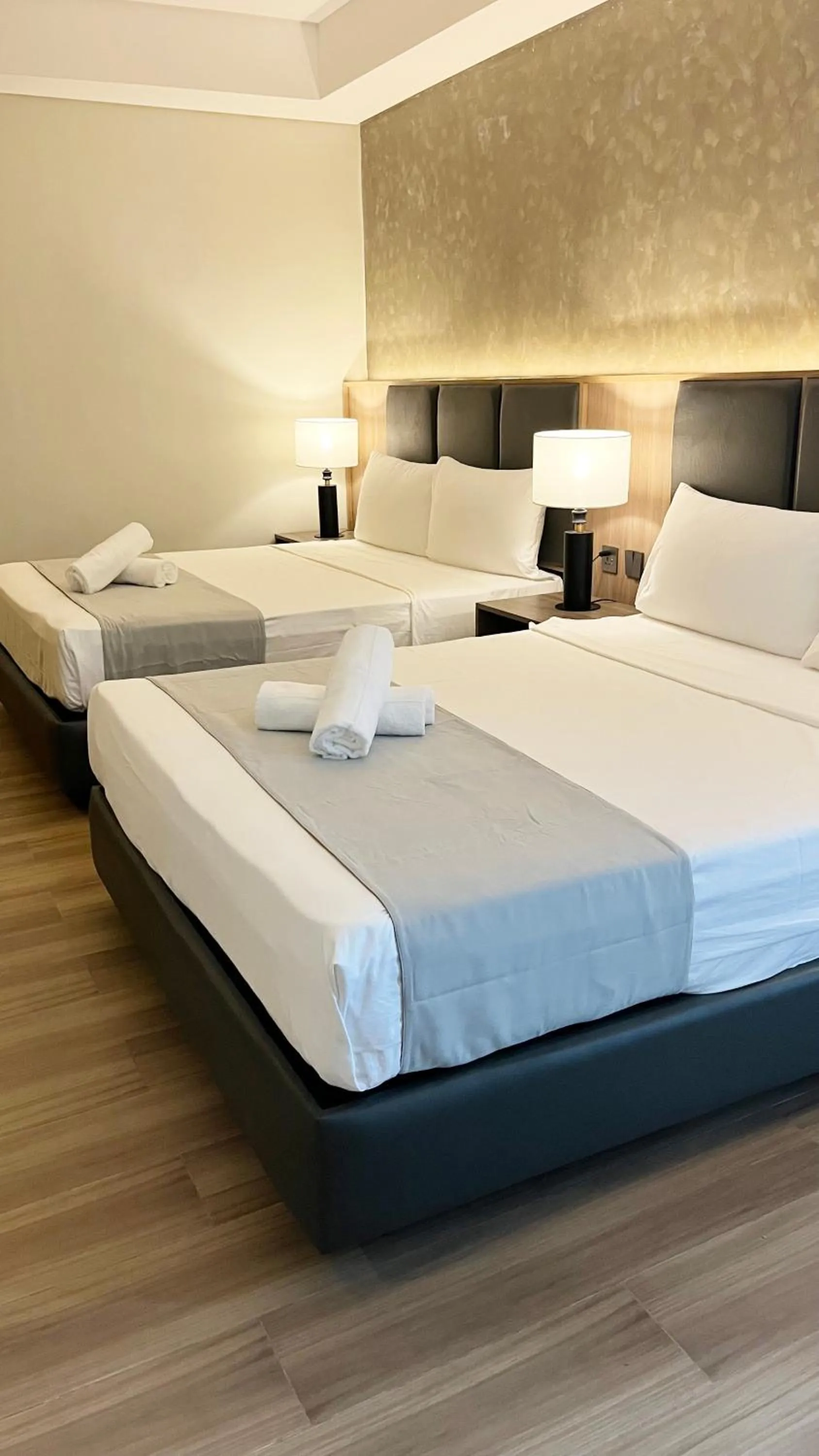 Lobby or reception, Bed in Vibe Hotel Alabang