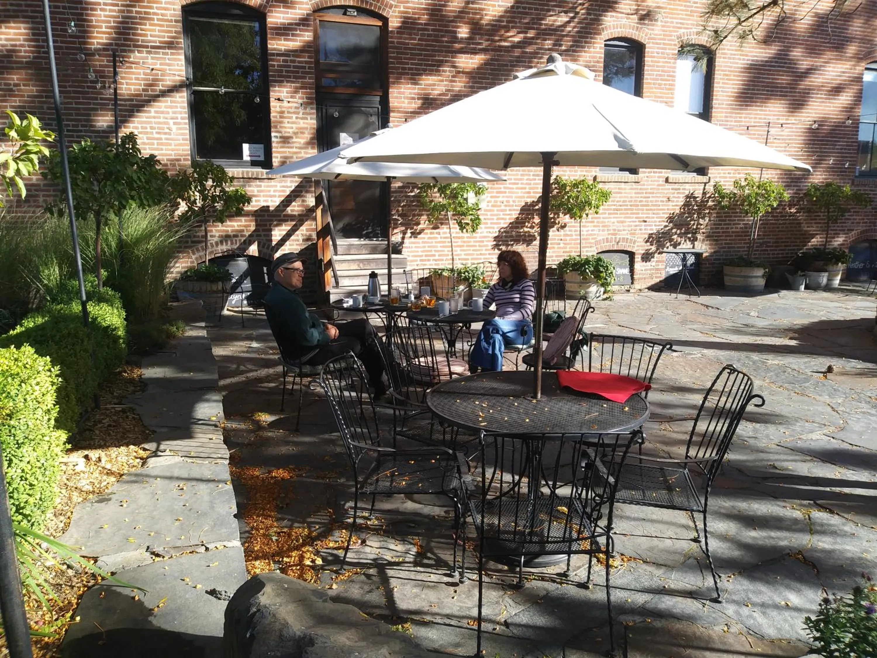 Restaurant/places to eat in Balch Hotel