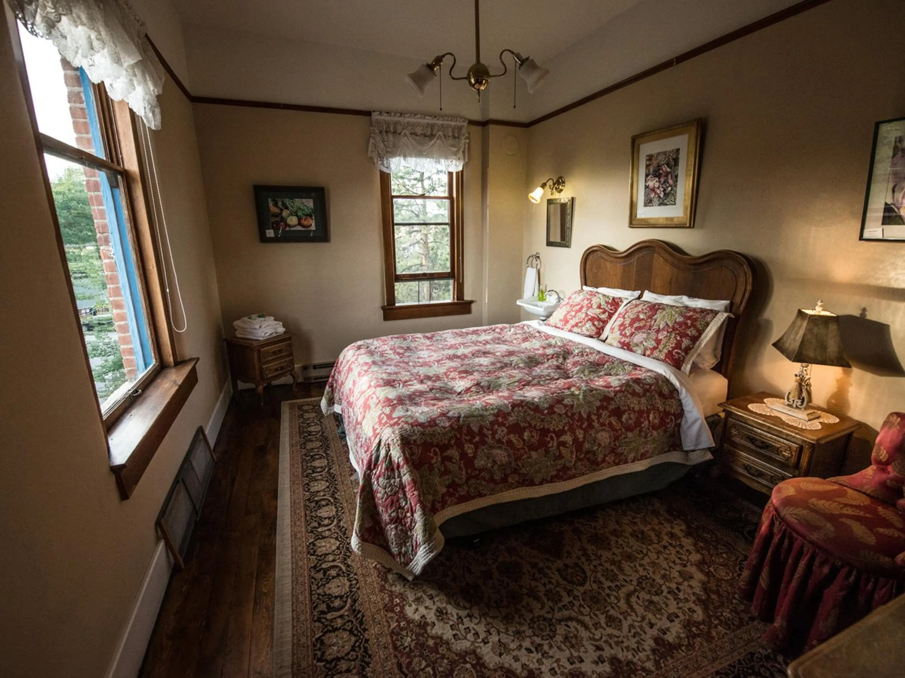 Photo of the whole room, Bed in Balch Hotel