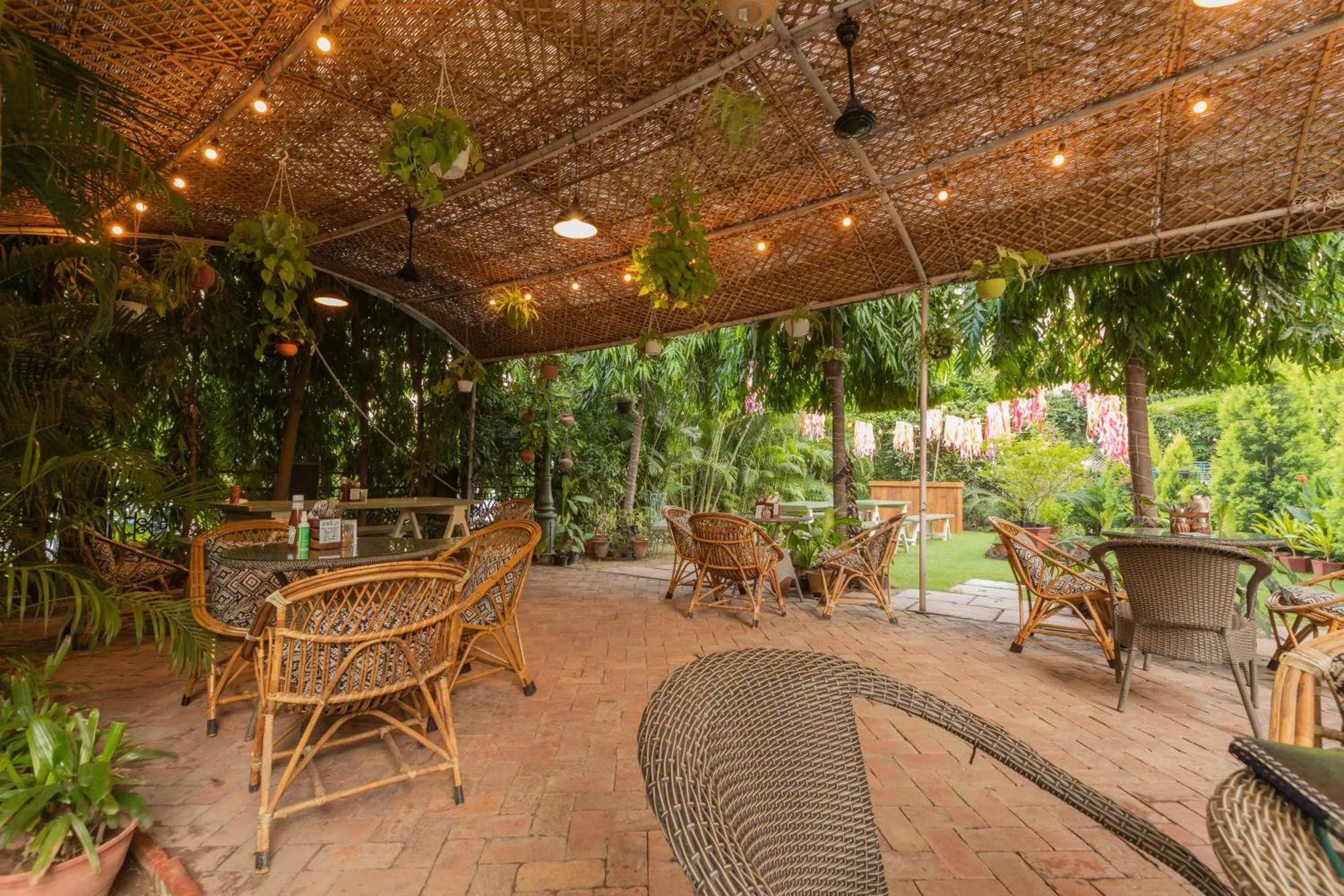 Garden in Hotel Kamal Palace