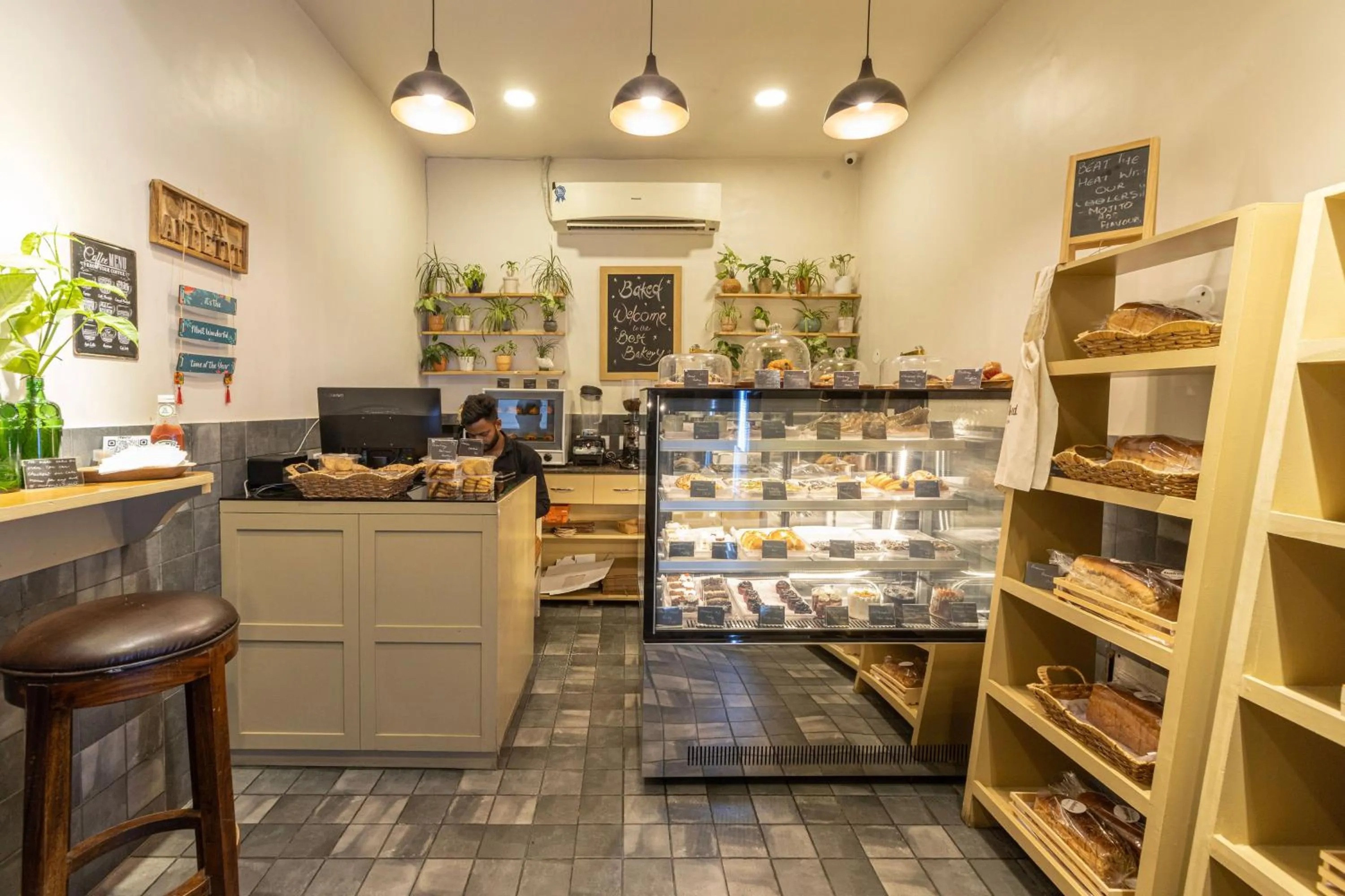 Food and drinks in Hotel Kamal Palace