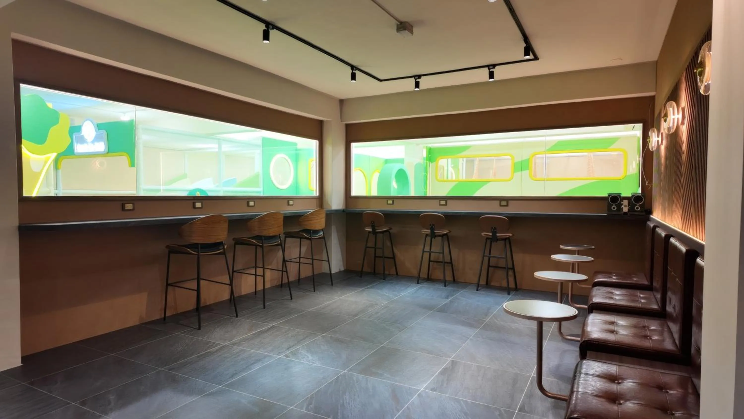 Children play ground in 貓頭鷹城堡-停車方便