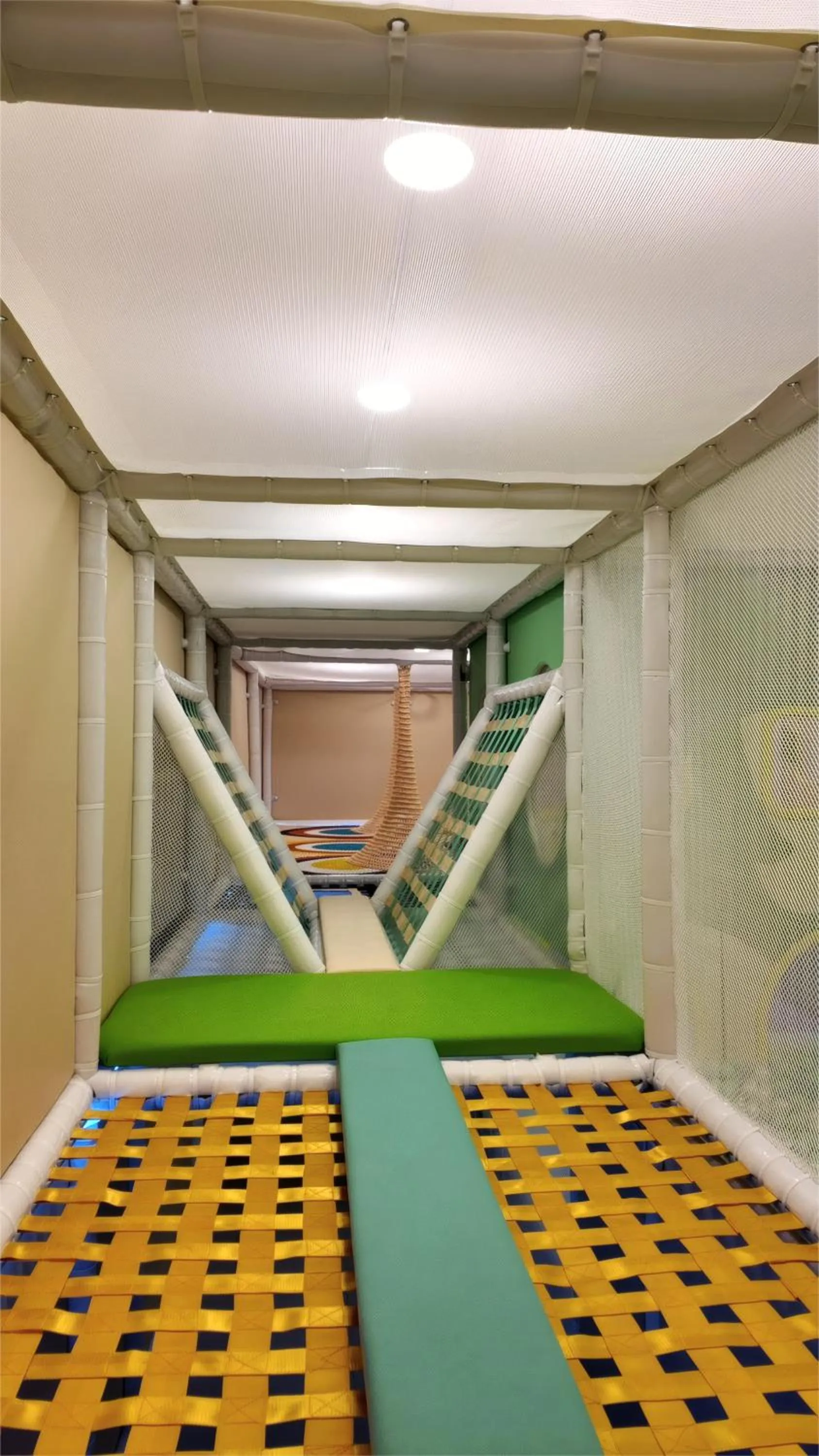 Children play ground in 貓頭鷹城堡-停車方便