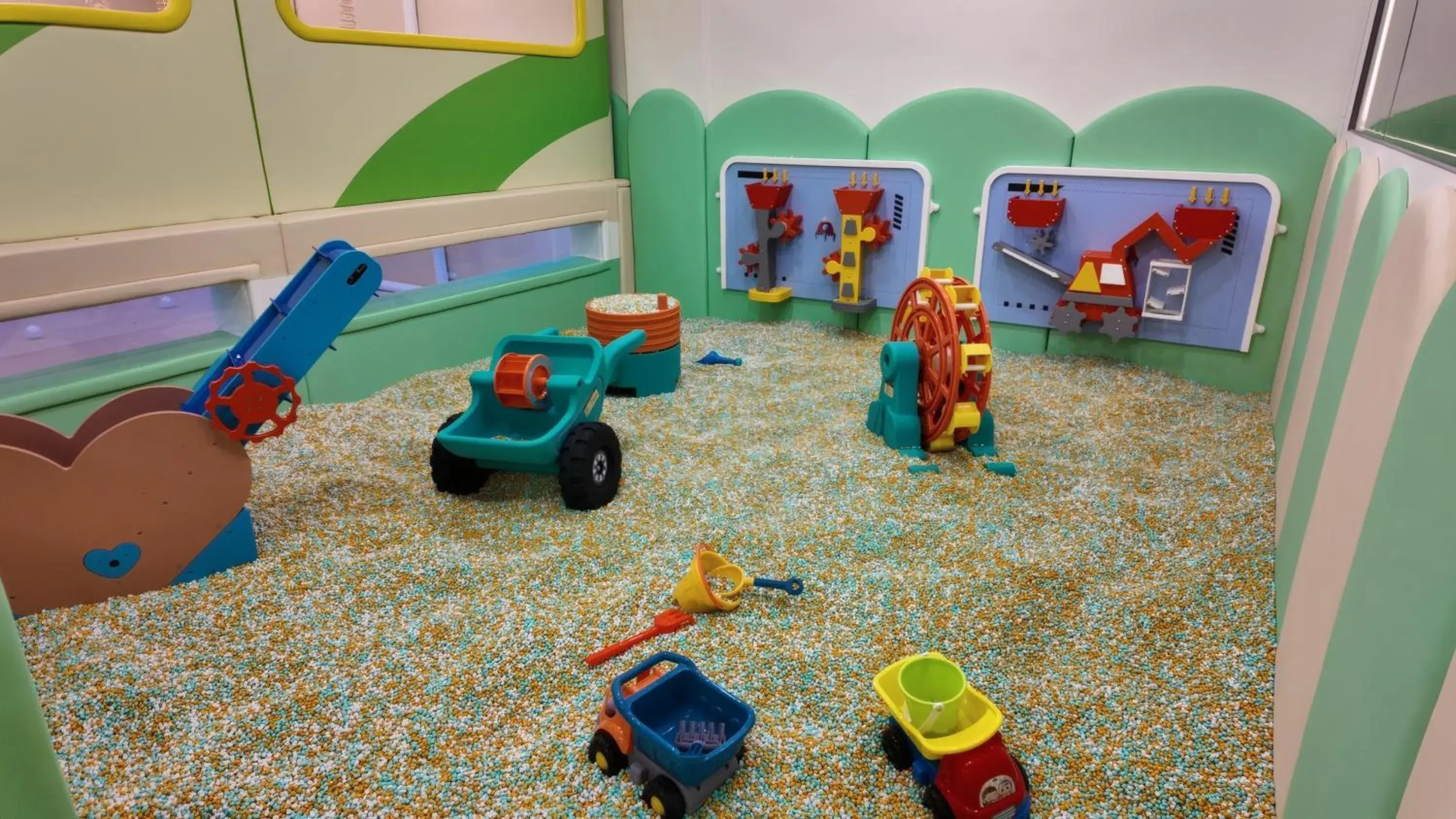 Children play ground in 貓頭鷹城堡-停車方便 Children play ground in 貓頭鷹城堡-停車方便