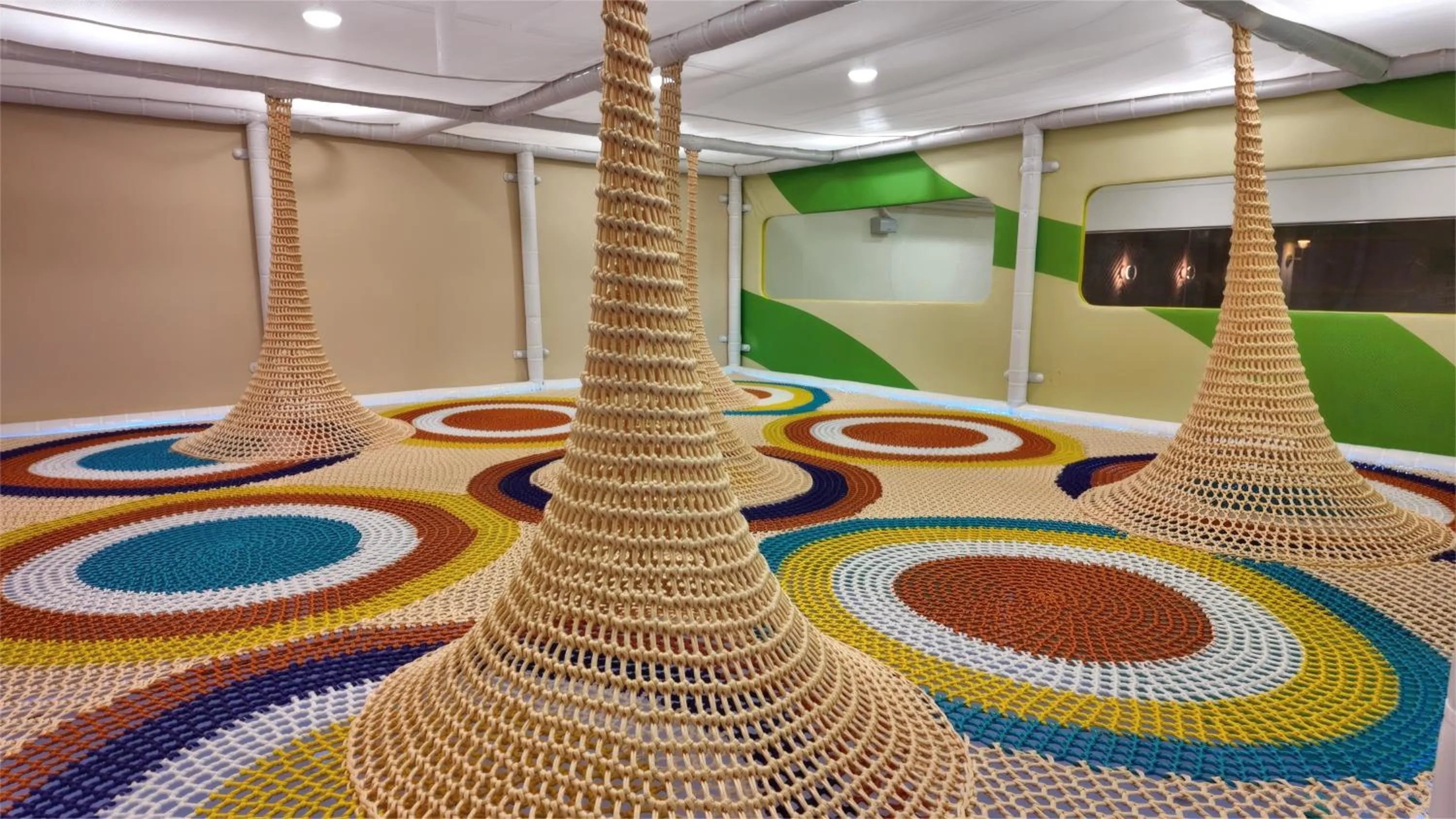 Children play ground in 貓頭鷹城堡-停車方便