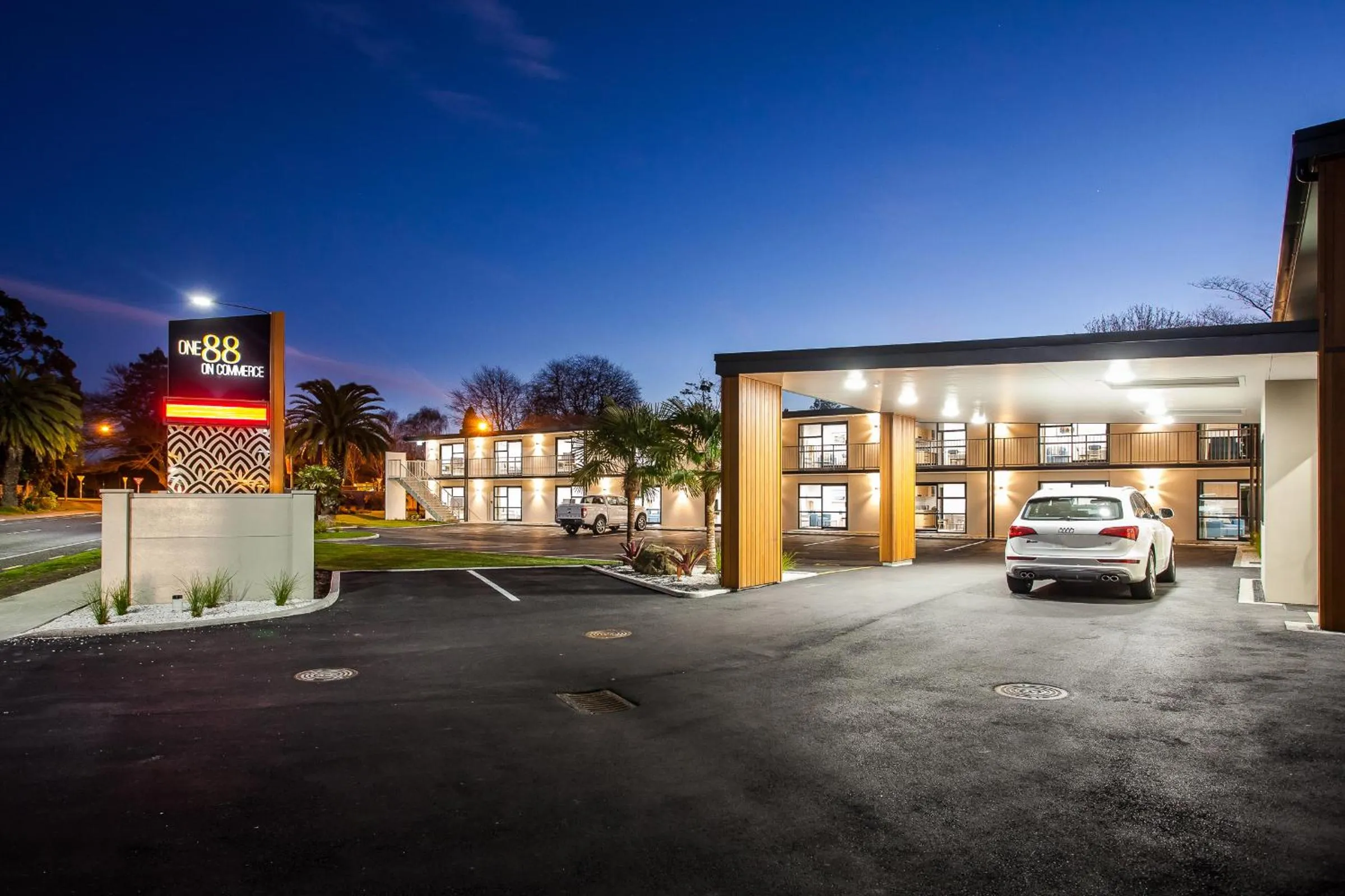 Facade/entrance in One88 on Commerce