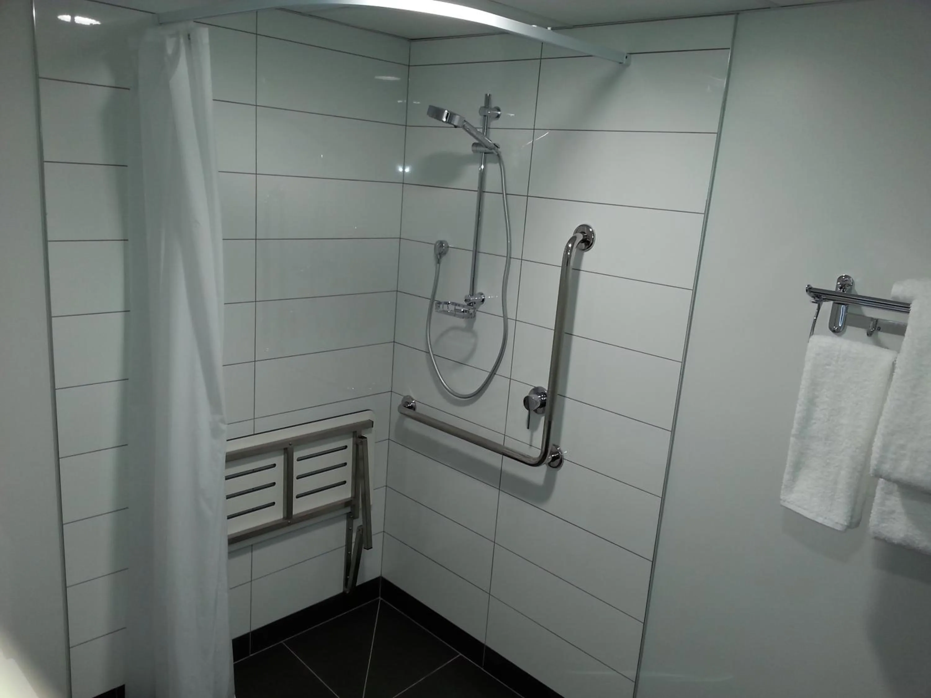 Shower in One88 on Commerce