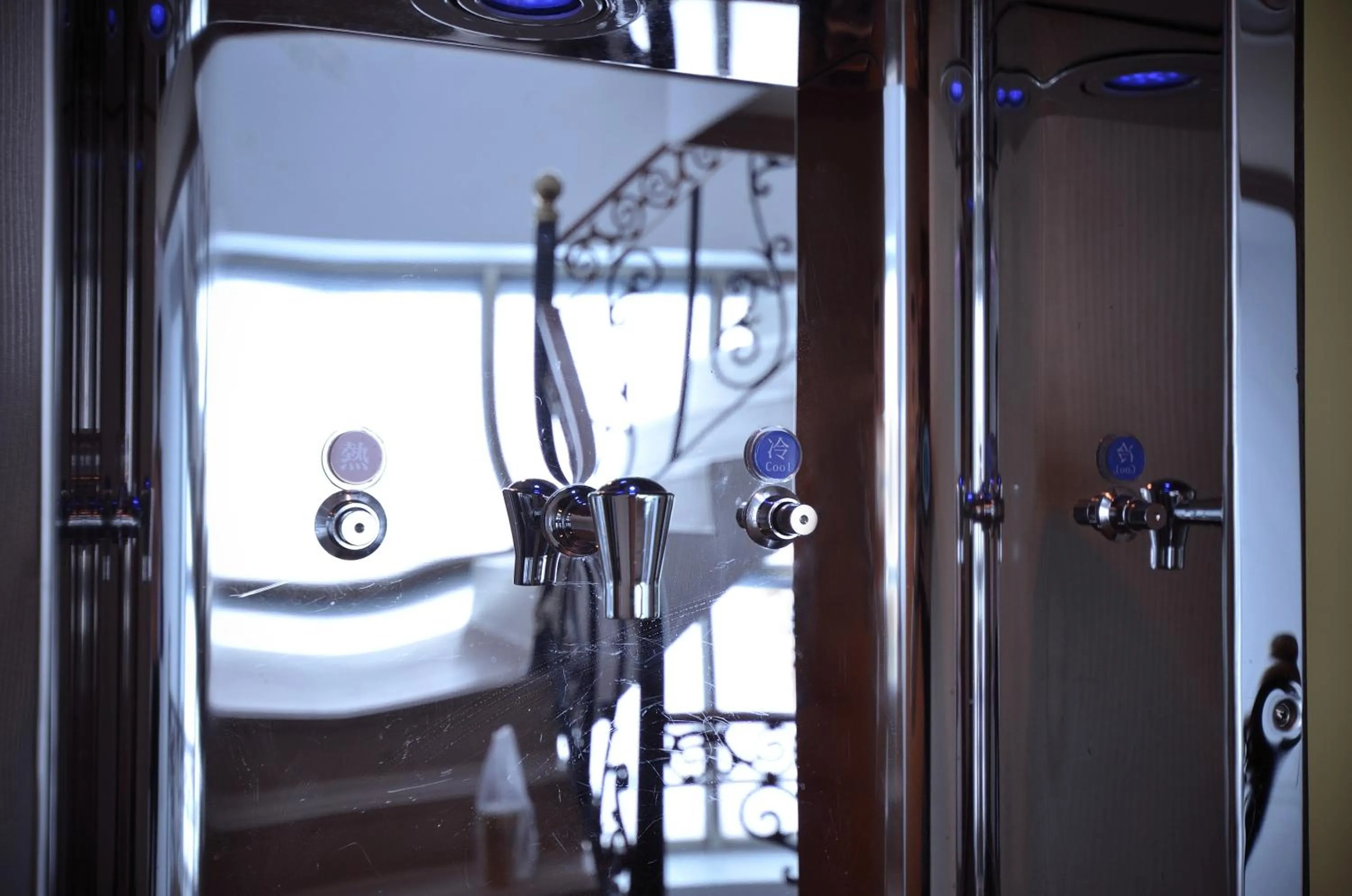 Shower in Goodness Hotel