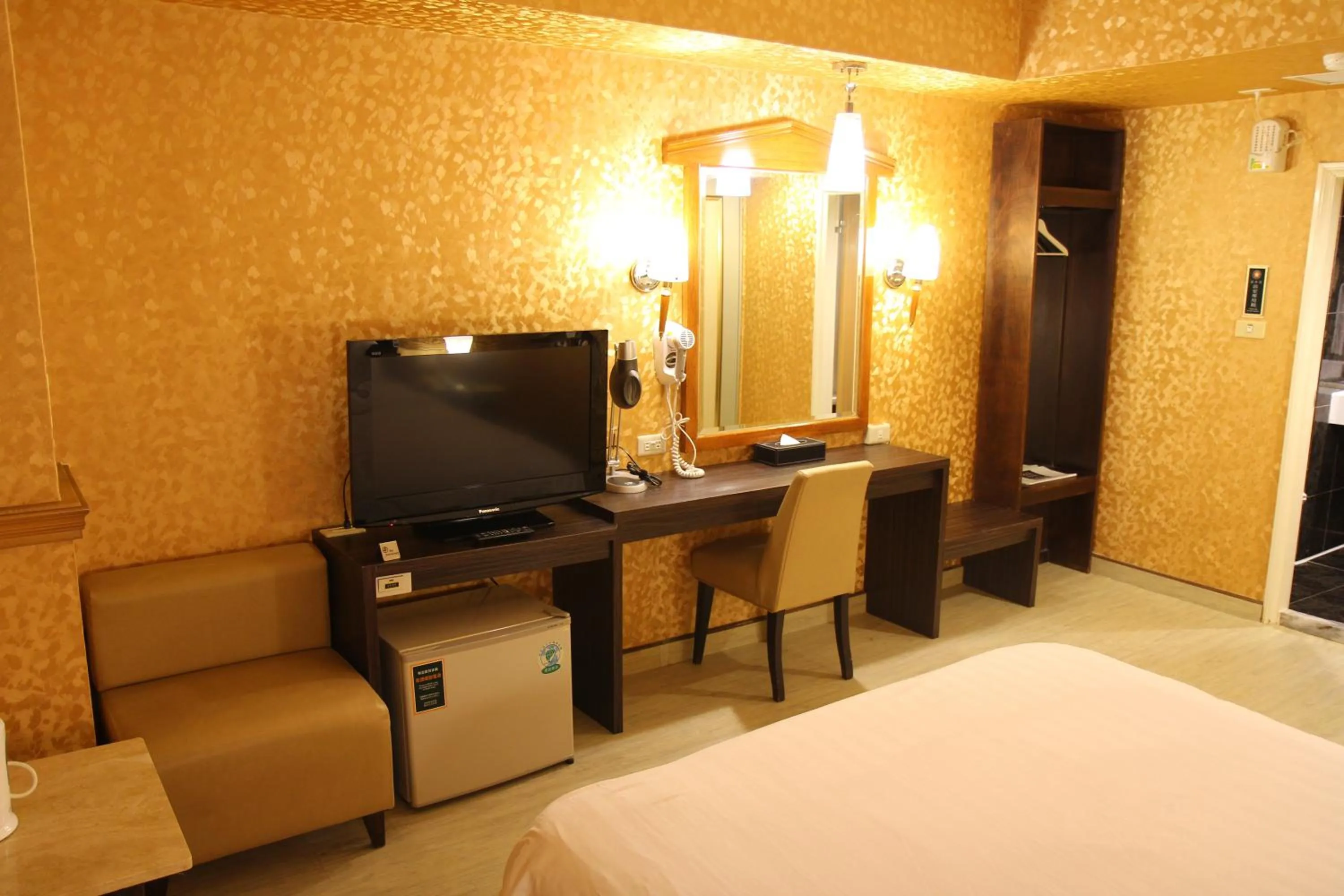 Photo of the whole room, Bed in Goodness Hotel