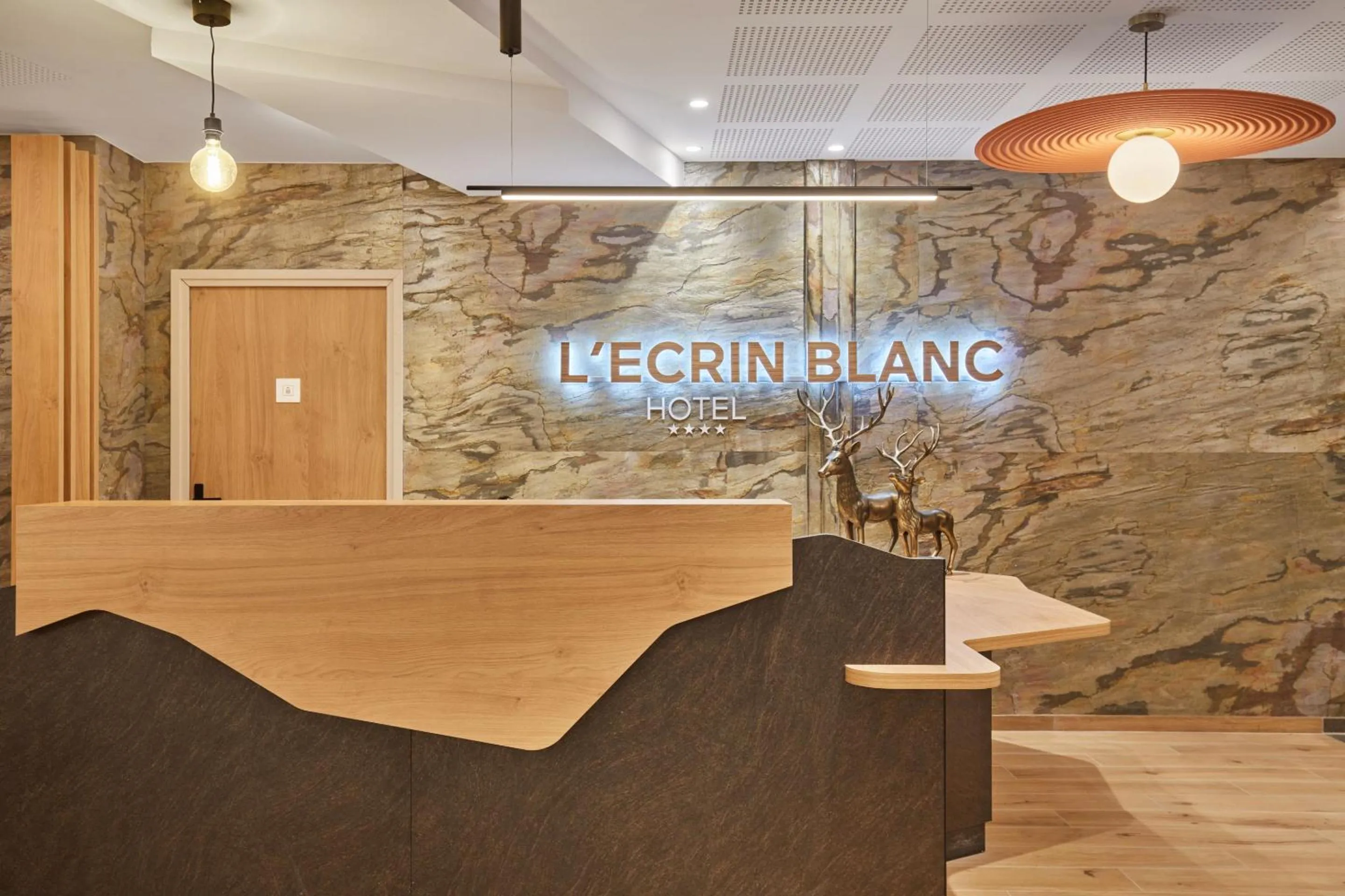 Lobby or reception in Hotel L'Ecrin Blanc by Odalys