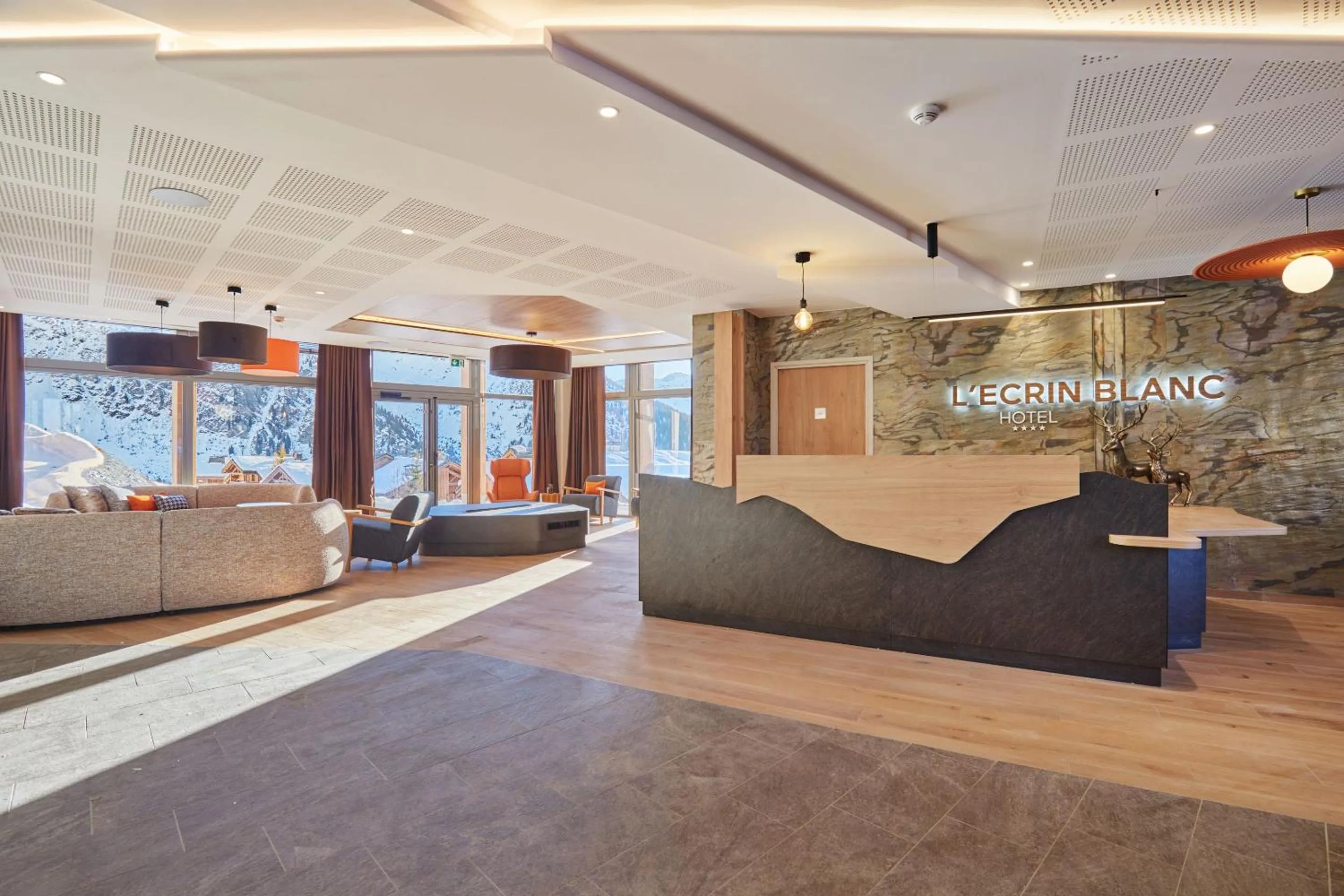 Lobby or reception in Hotel L'Ecrin Blanc by Odalys