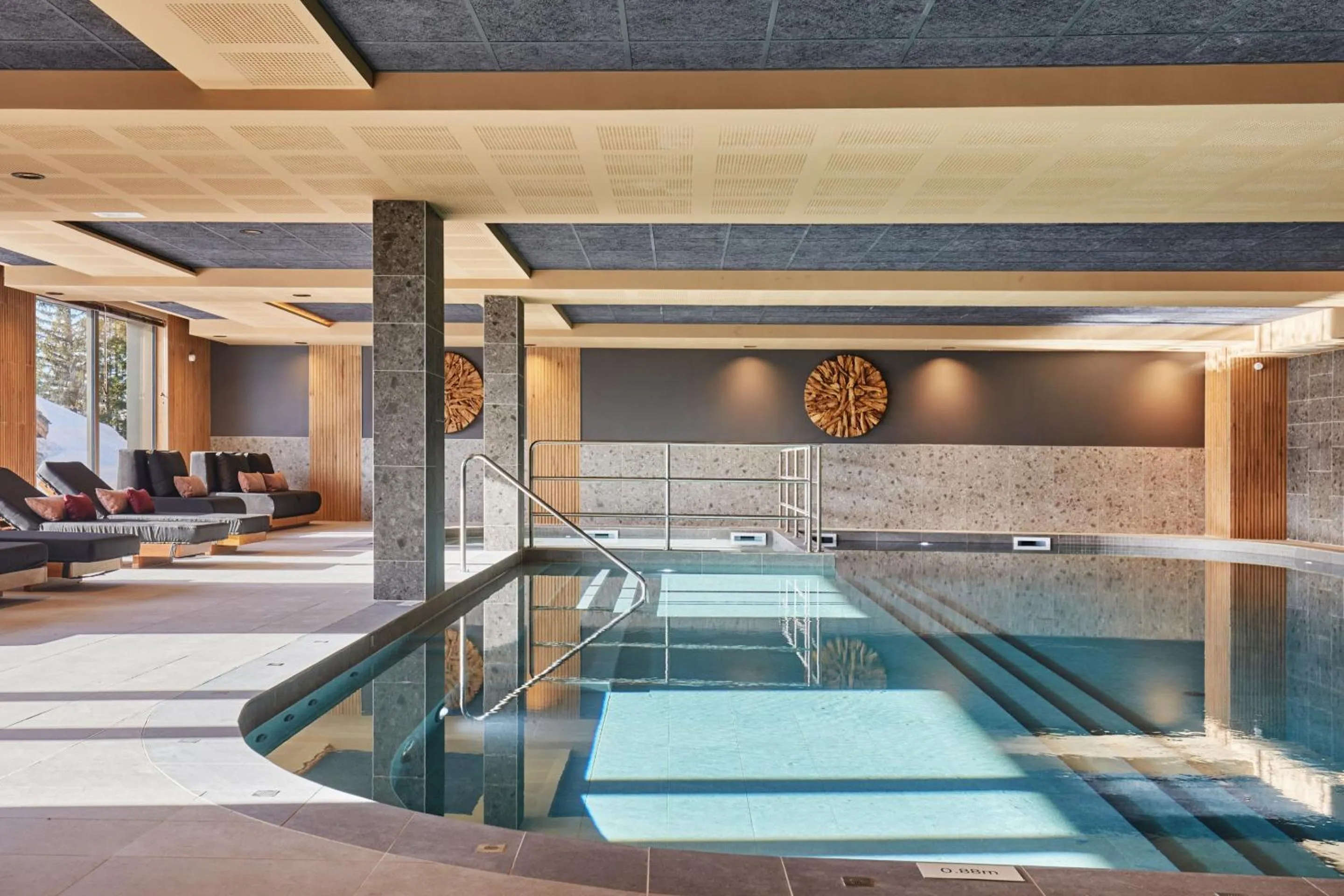 Swimming pool in Hotel L'Ecrin Blanc by Odalys