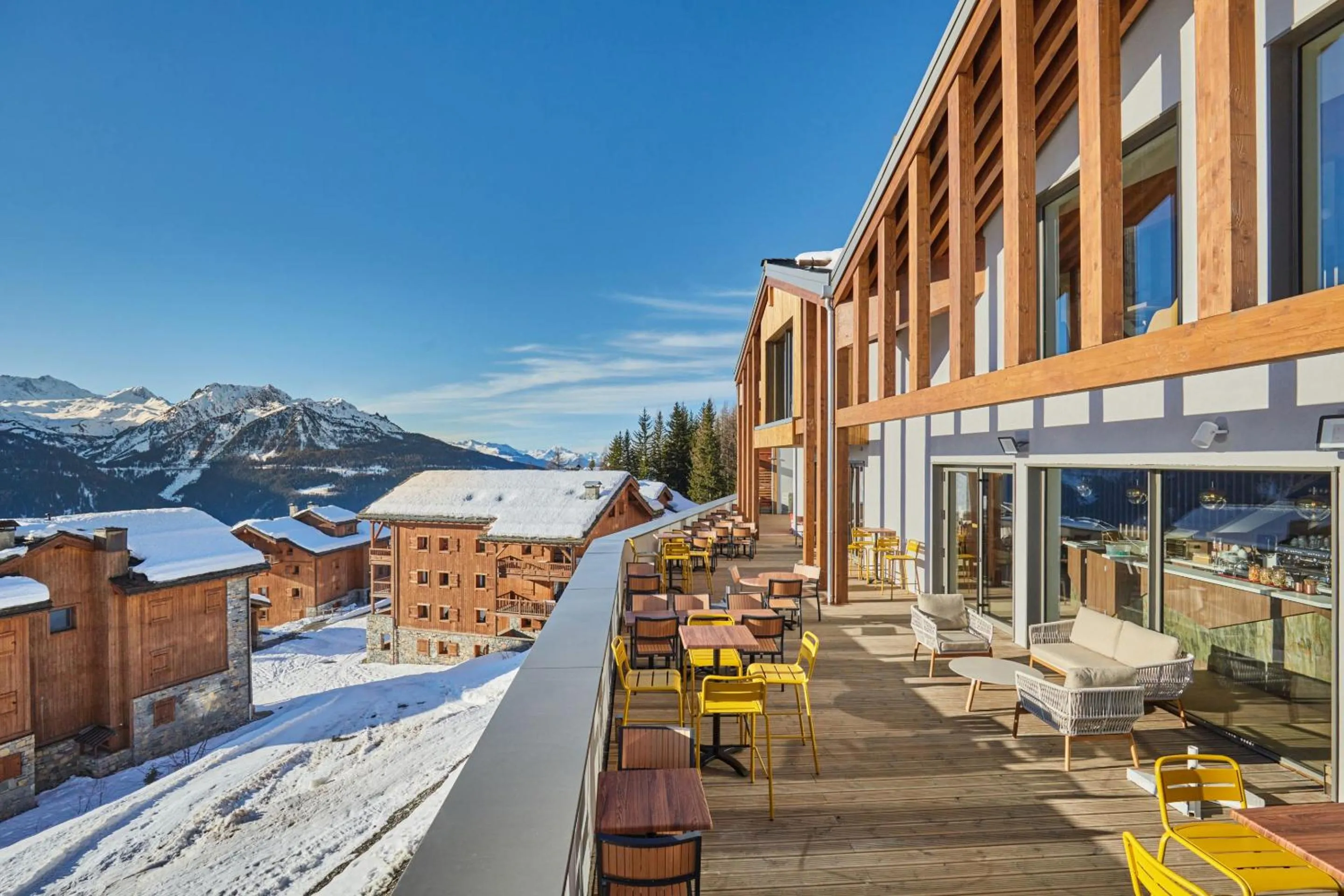 Patio in Hotel L'Ecrin Blanc by Odalys