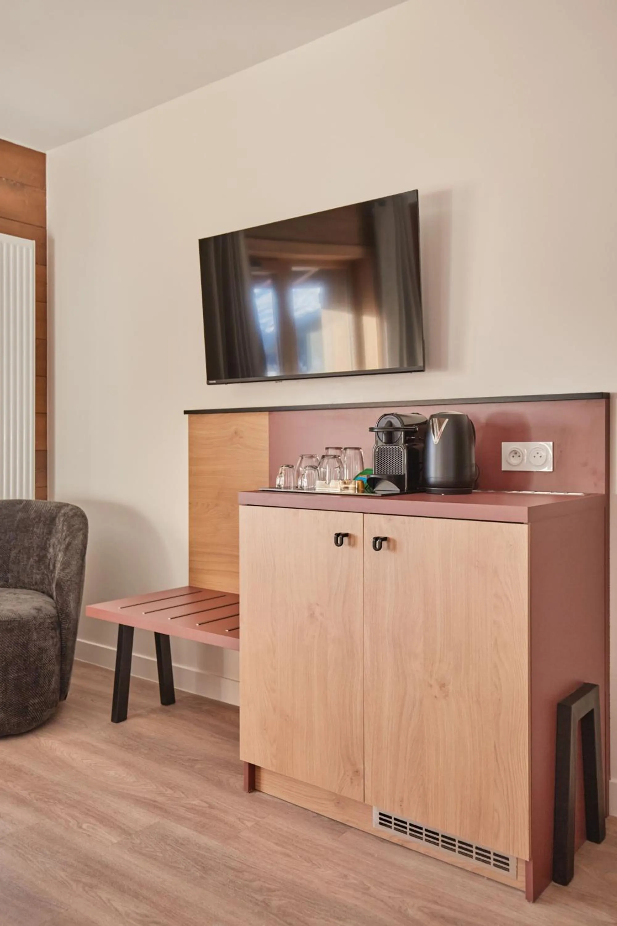 Coffee/tea facilities in Hotel L'Ecrin Blanc by Odalys