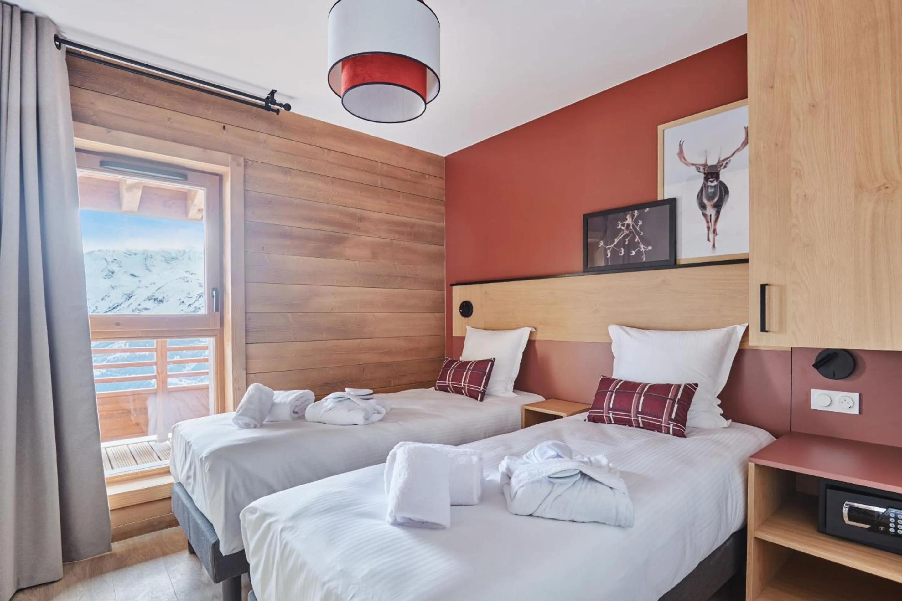 Bedroom, Bed in Hotel L'Ecrin Blanc by Odalys