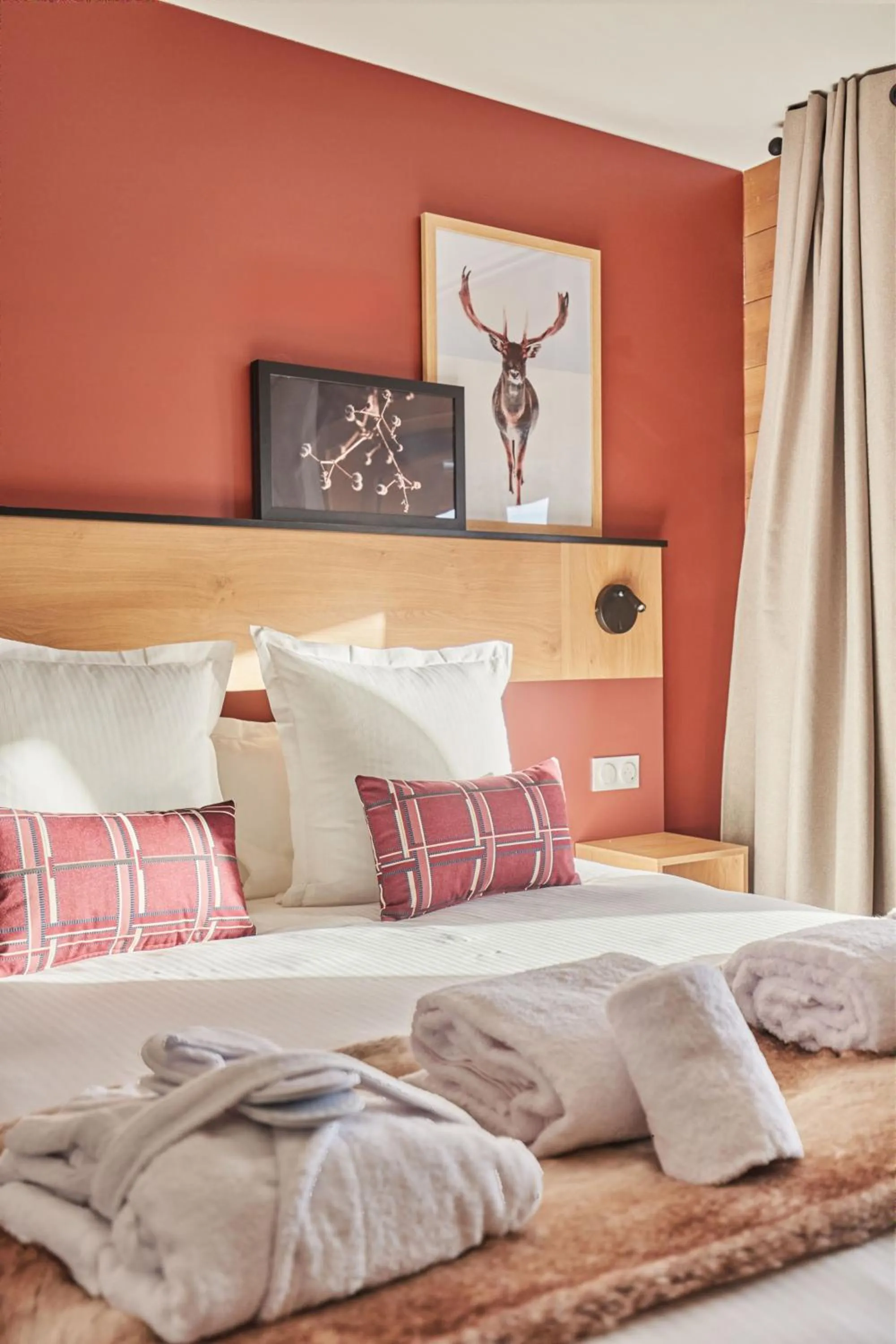 Bedroom, Bed in Hotel L'Ecrin Blanc by Odalys