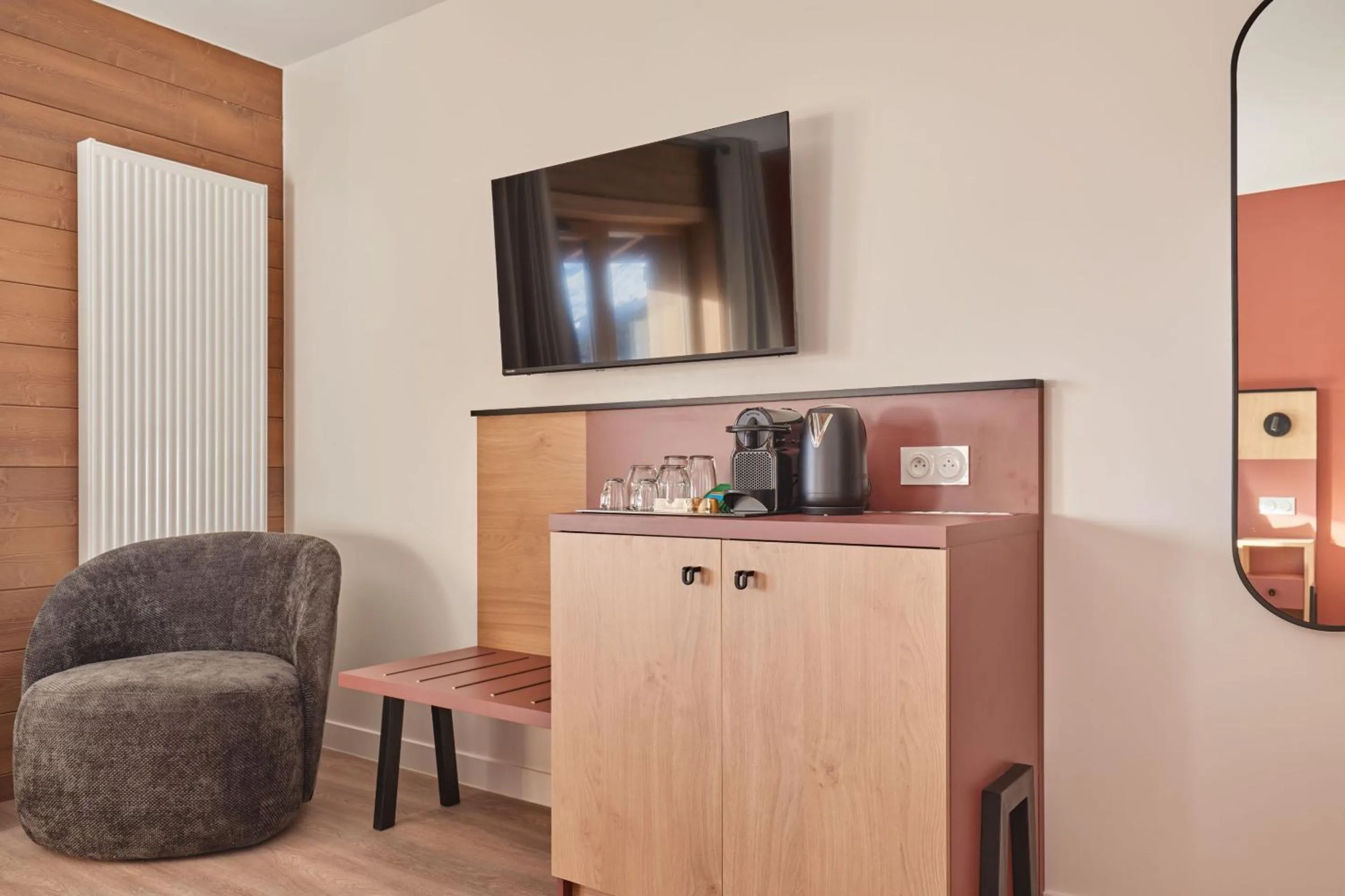 Coffee/tea facilities in Hotel L'Ecrin Blanc by Odalys