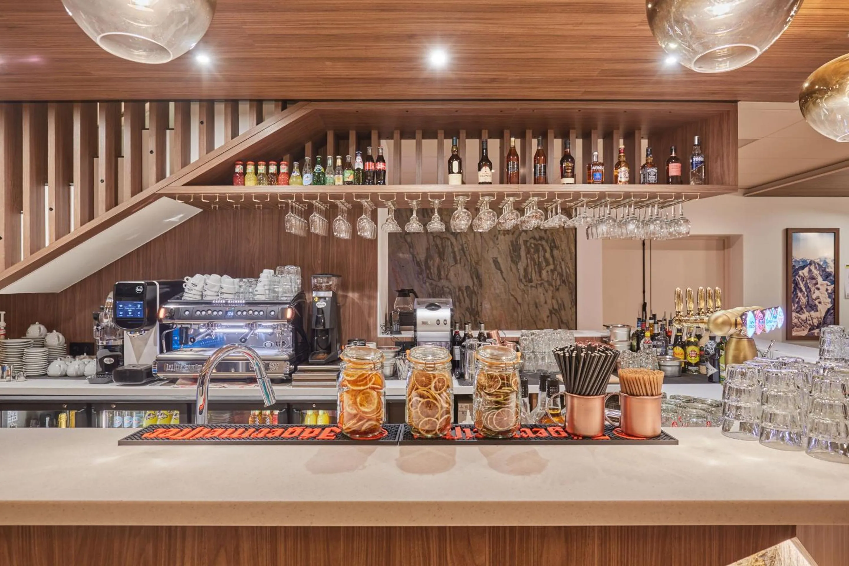 Drinks in Hotel L'Ecrin Blanc by Odalys