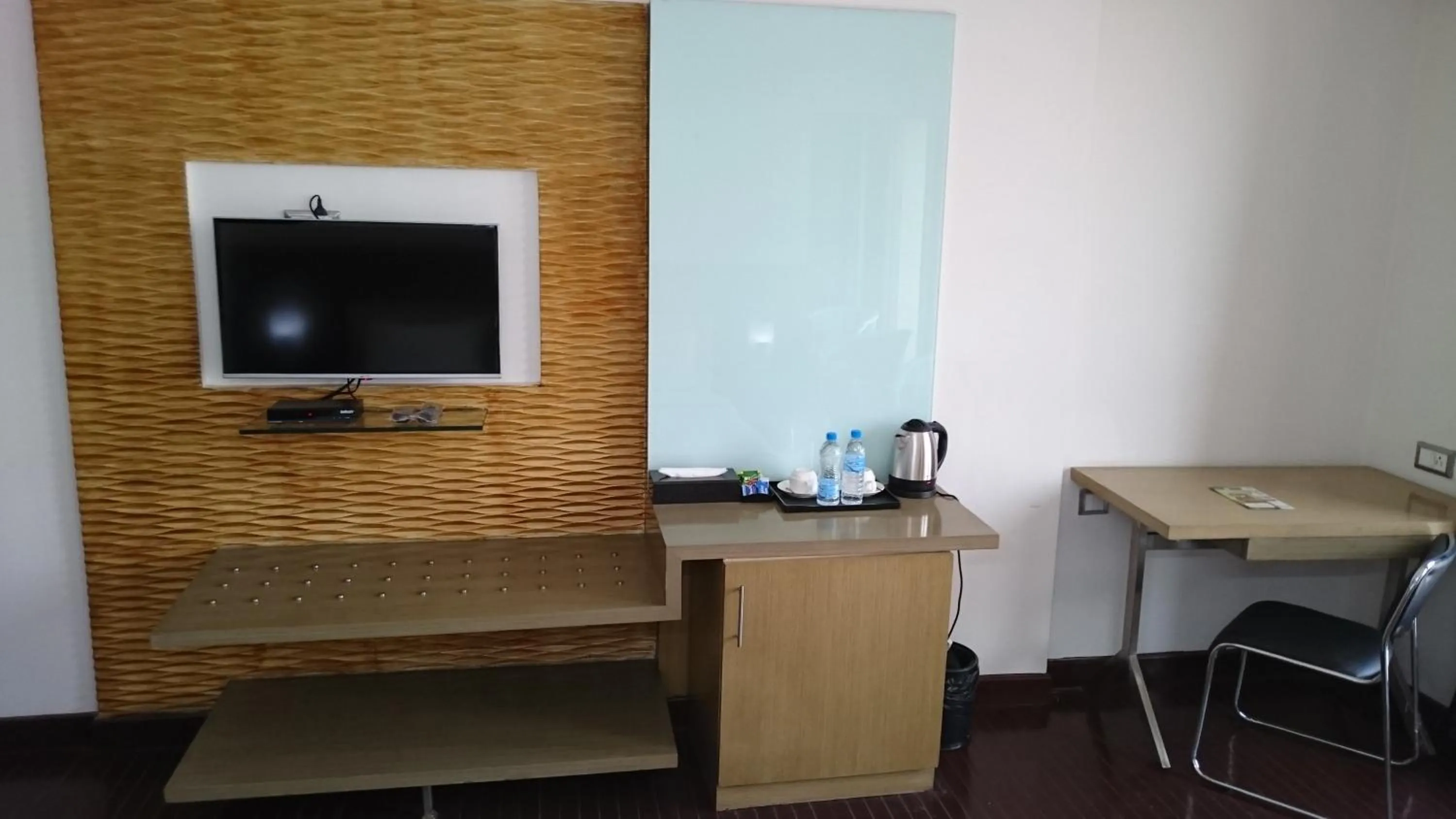 TV and multimedia in Rosewood International Hotel