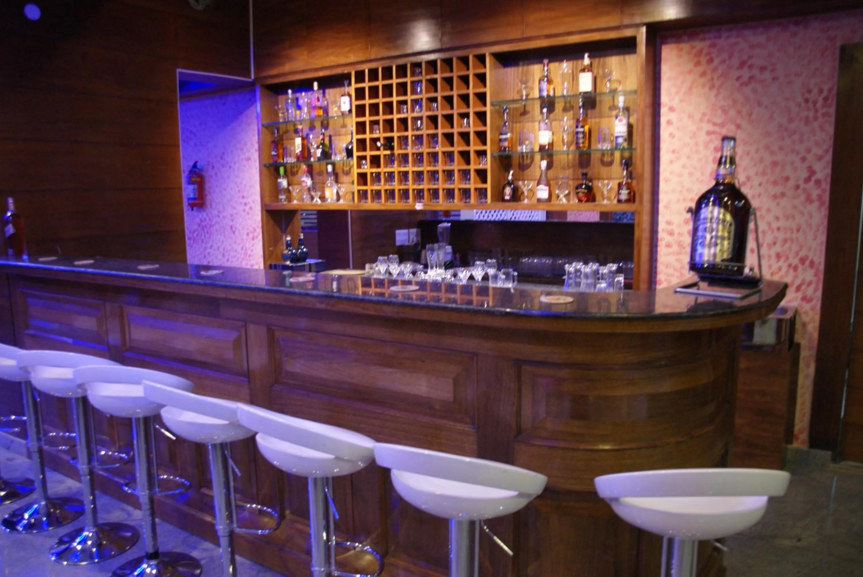 Lounge or bar in Rosewood International Hotel