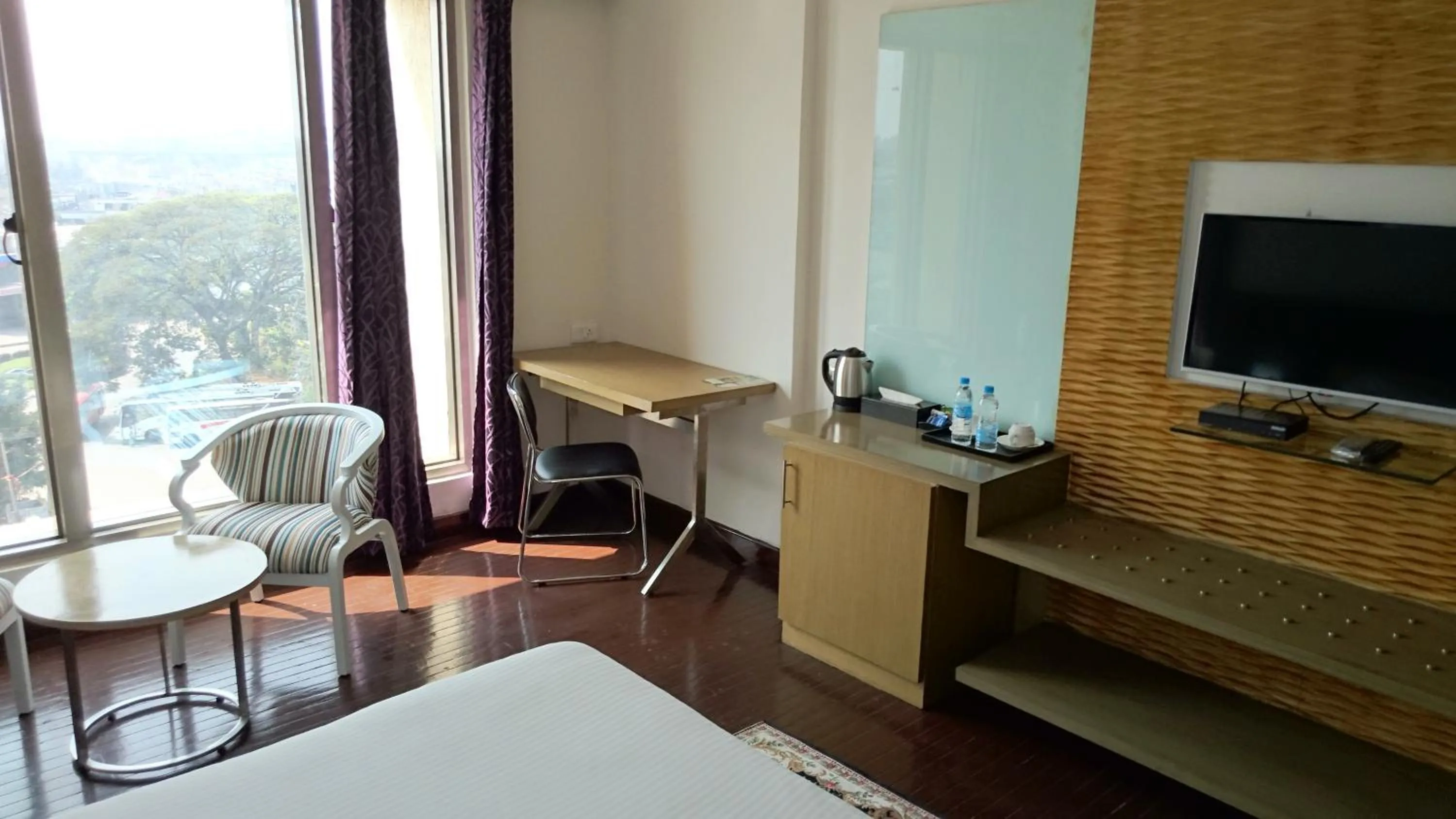 Photo of the whole room, Bed in Rosewood International Hotel