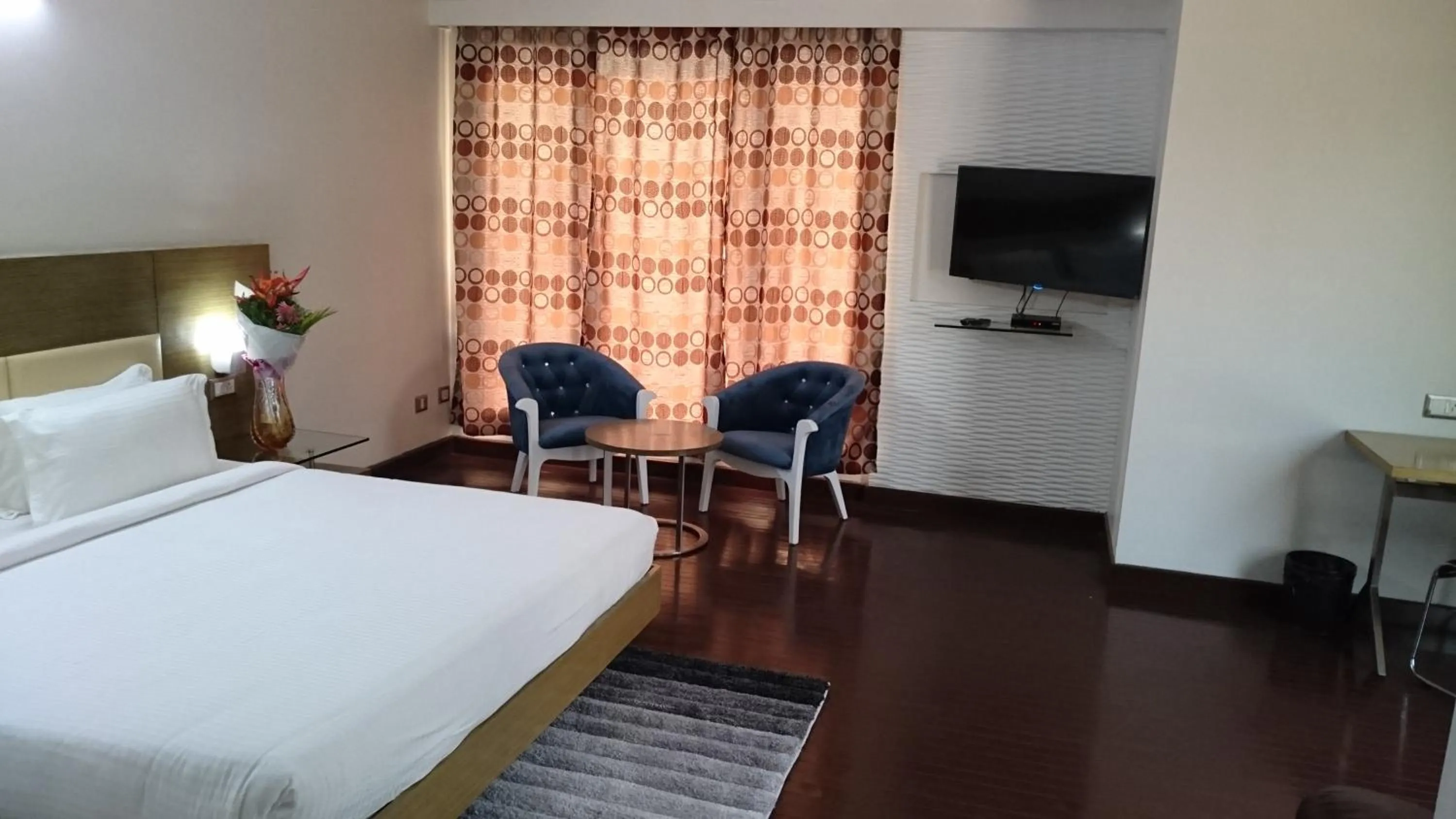 TV and multimedia, Bed in Rosewood International Hotel