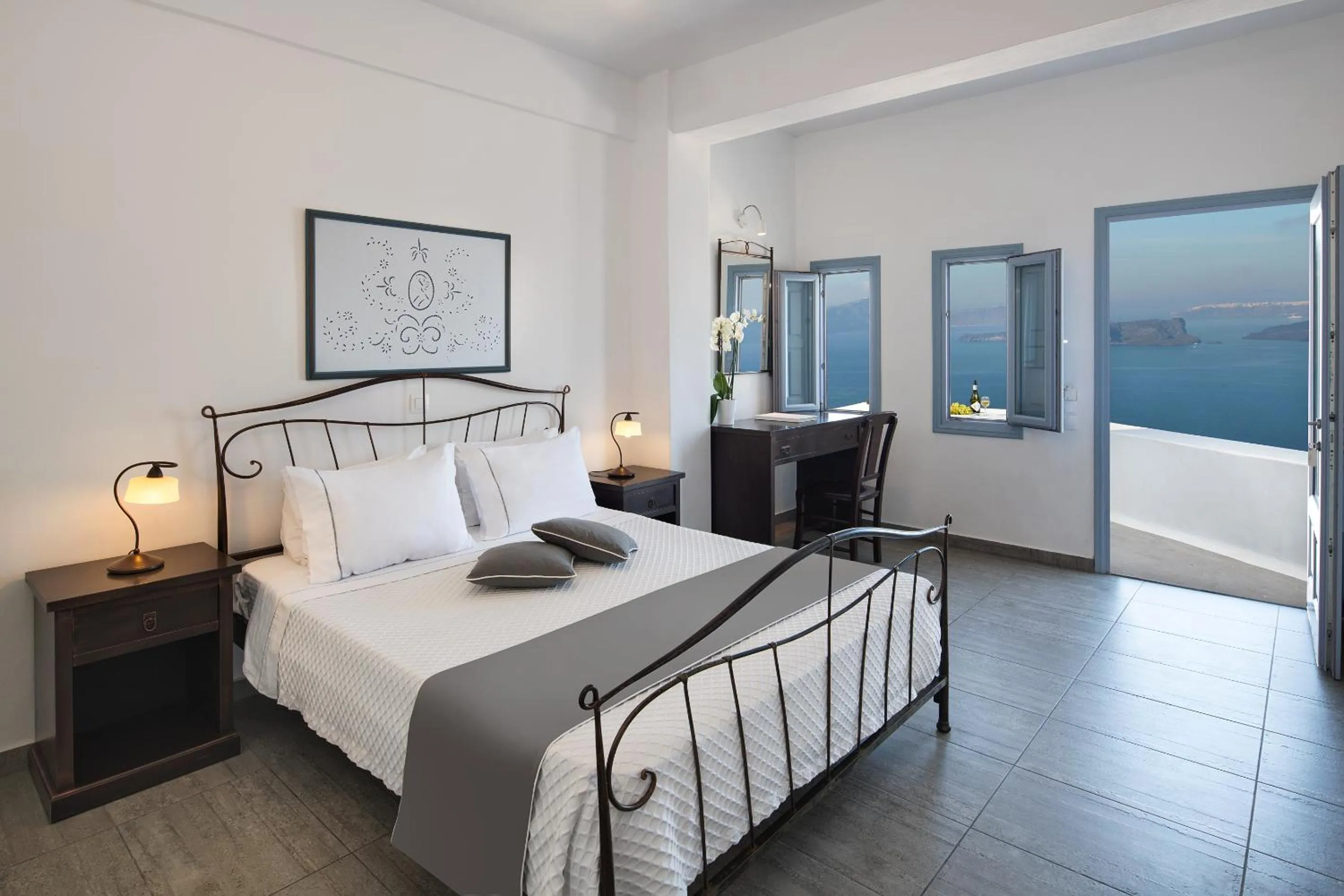 Bed in Apanemo Hotel & Suites