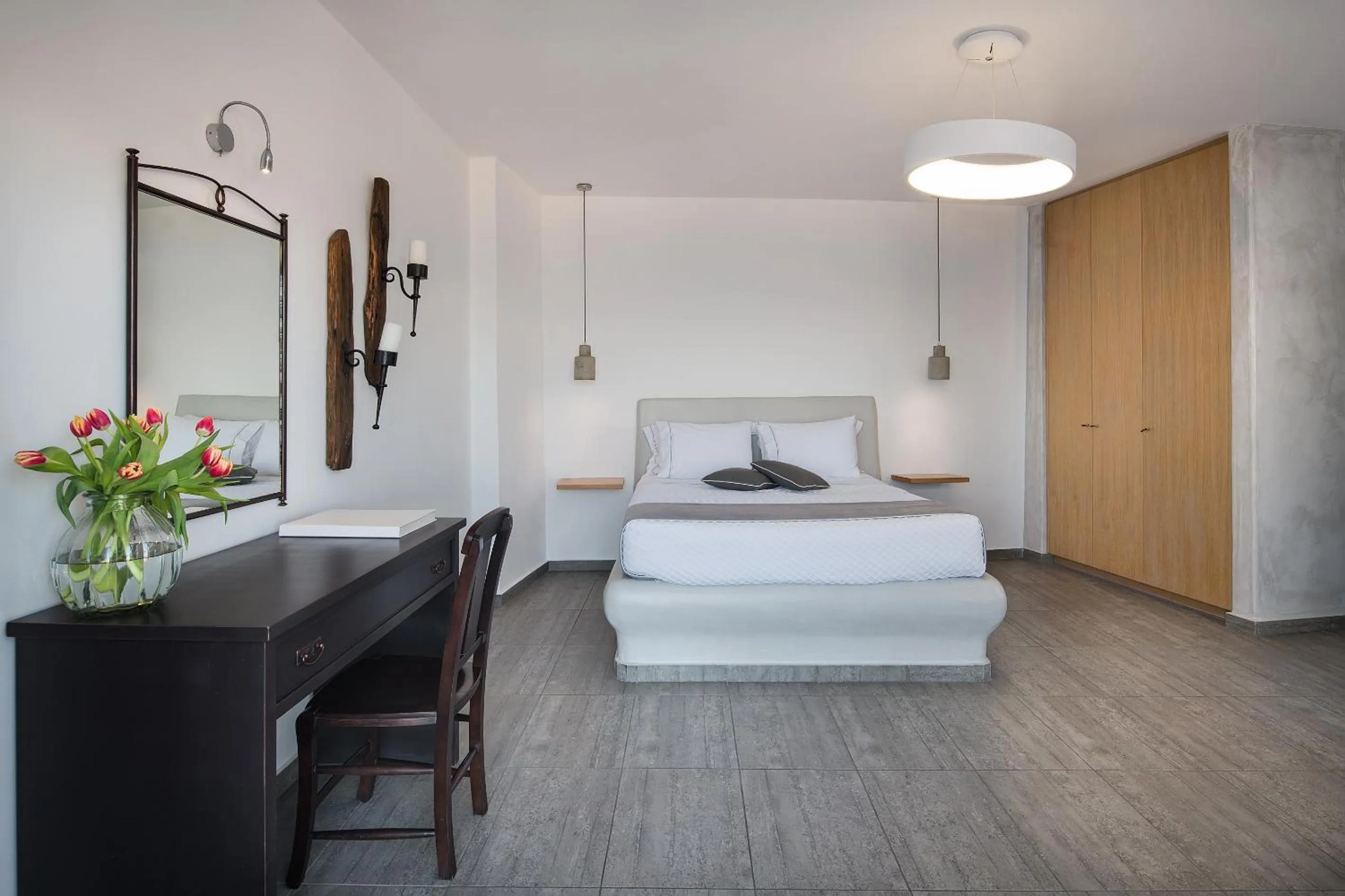 Photo of the whole room, Bed in Apanemo Hotel & Suites