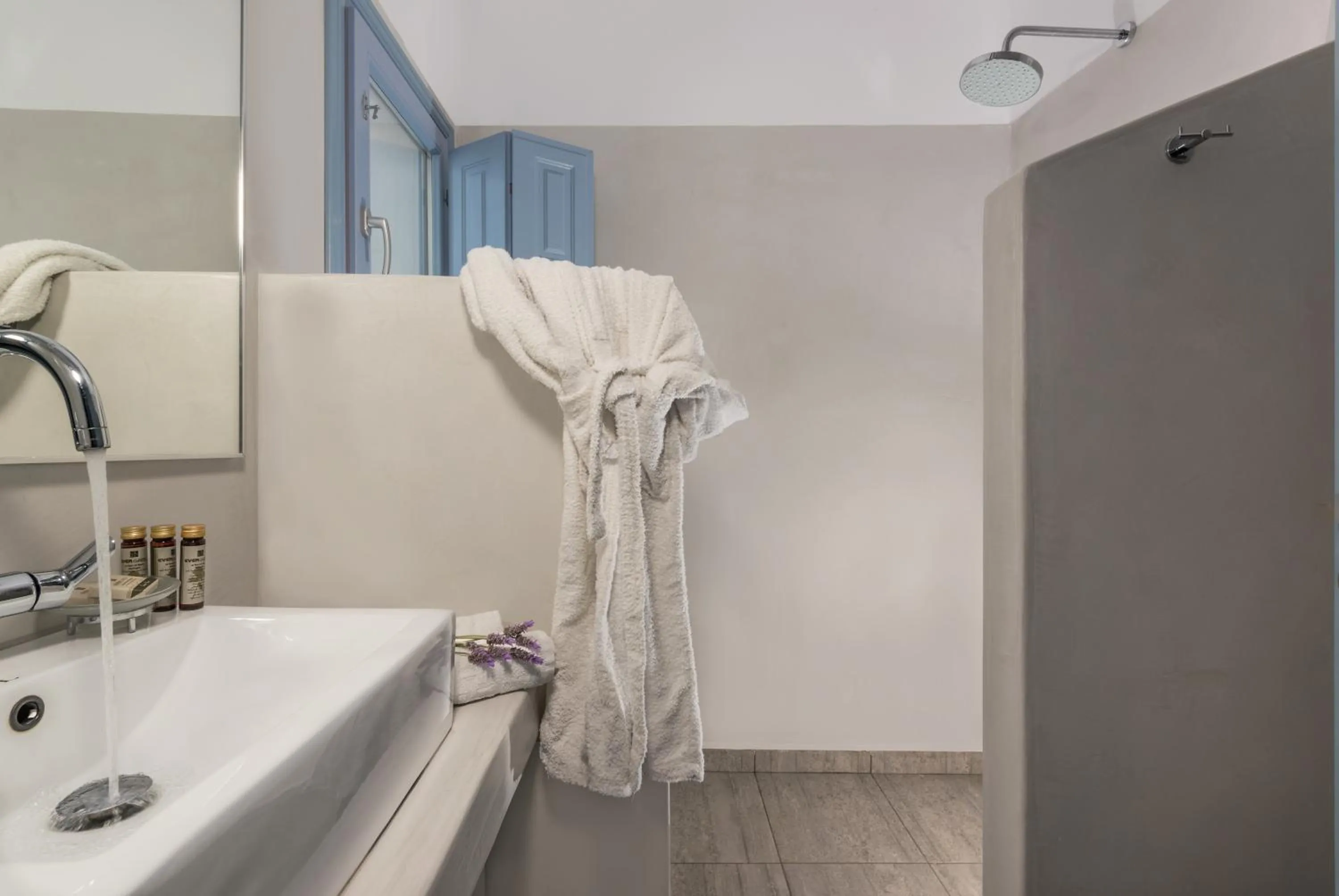 Bathroom in Apanemo Hotel & Suites