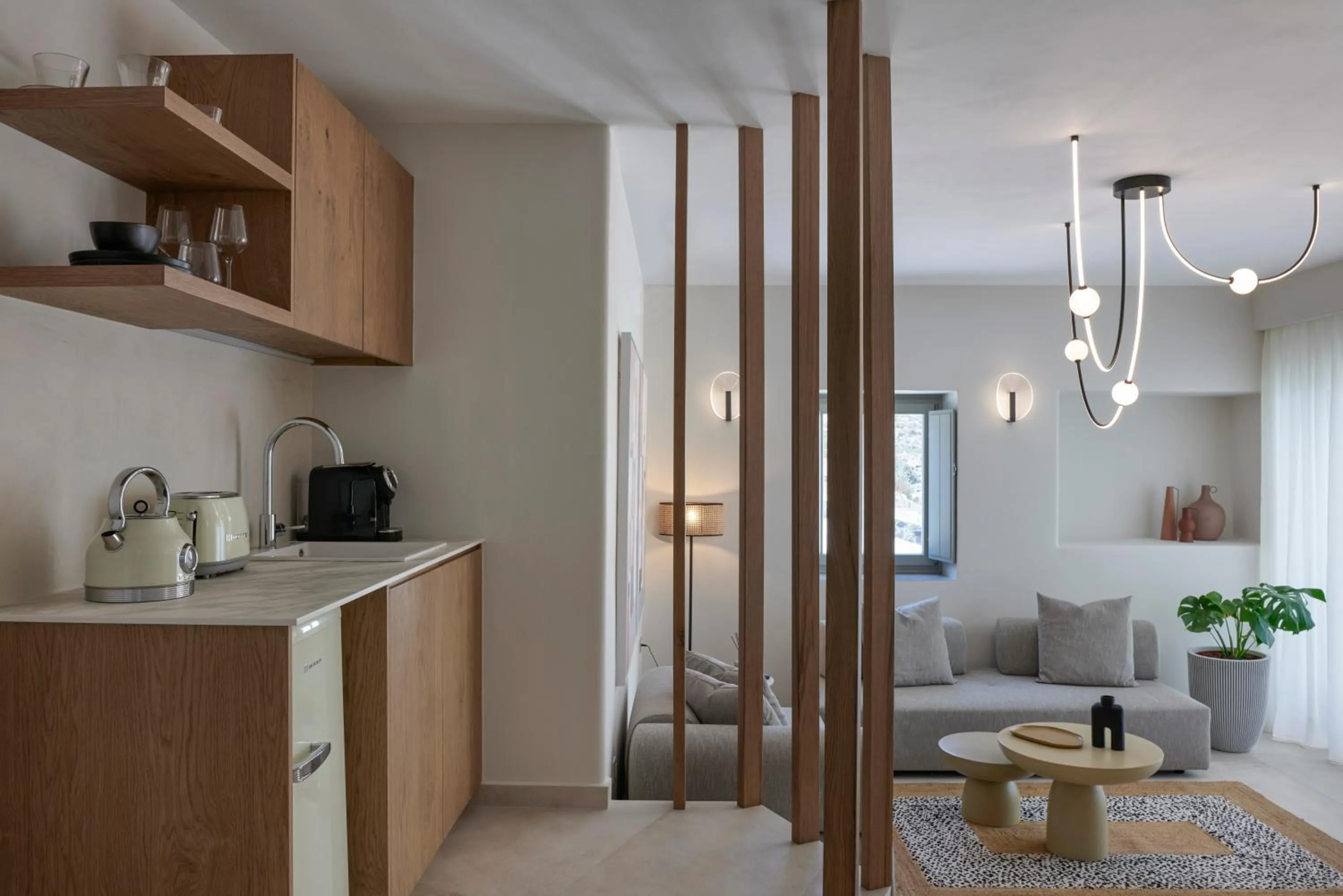 Coffee/tea facilities in Apanemo Hotel & Suites