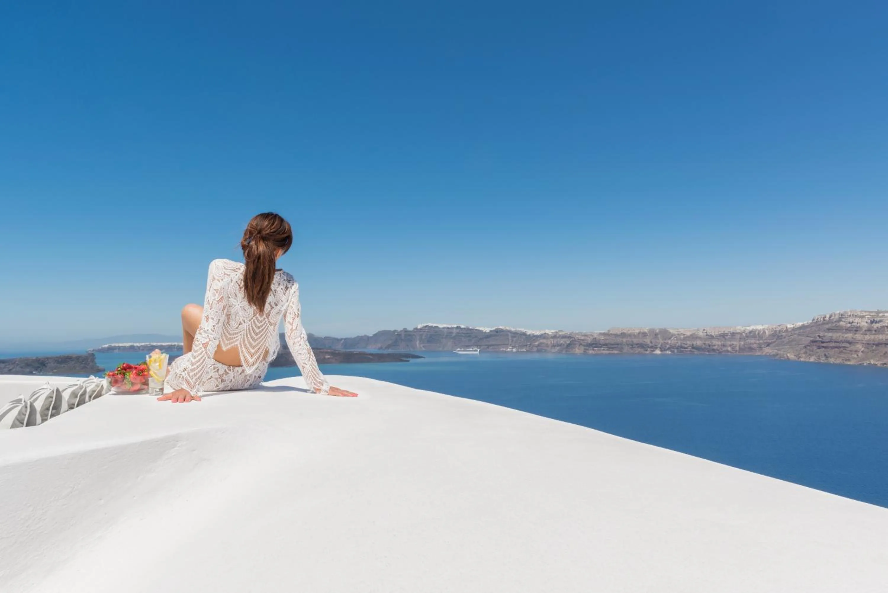 Day in Apanemo Hotel & Suites