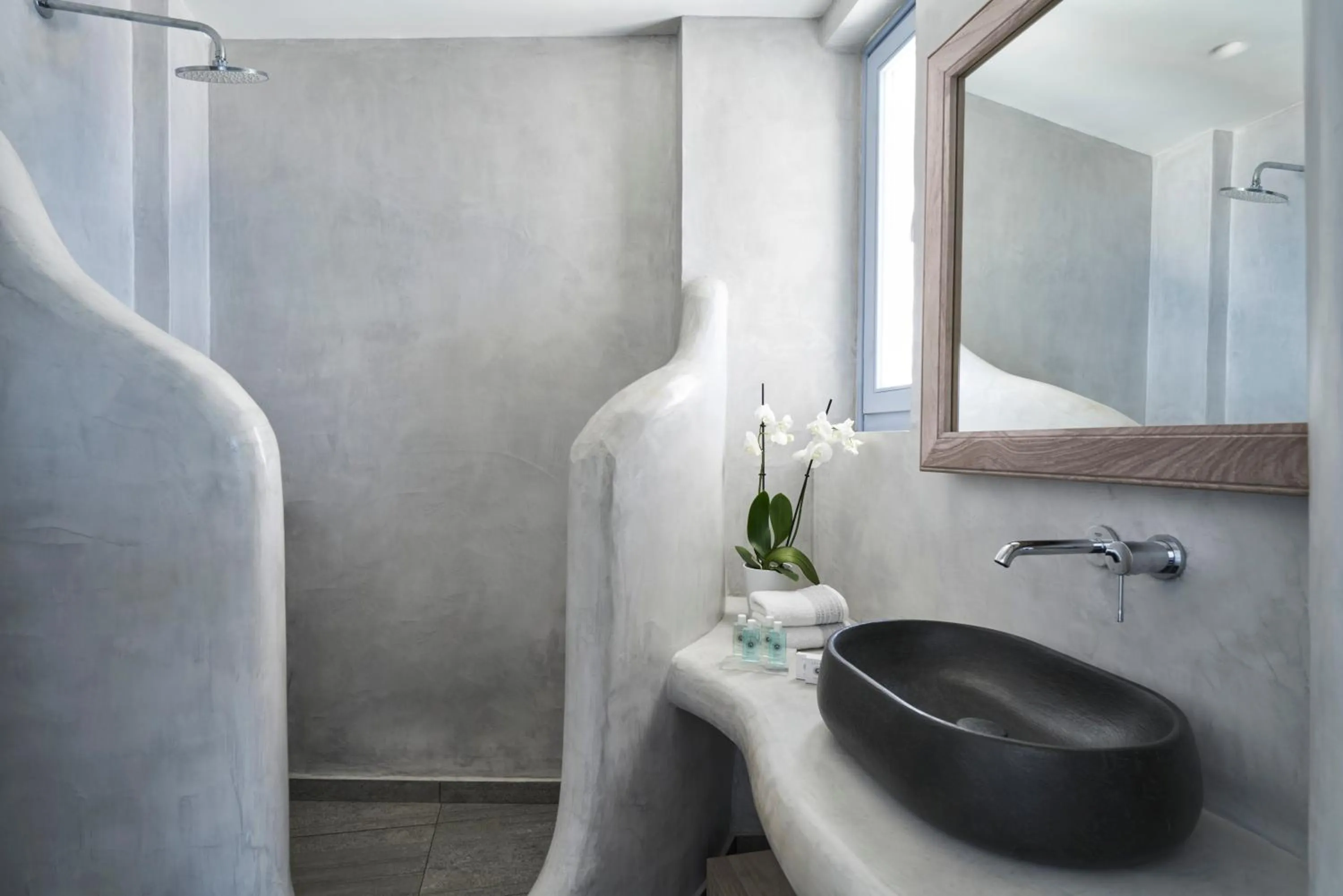 Bathroom in Apanemo Hotel & Suites