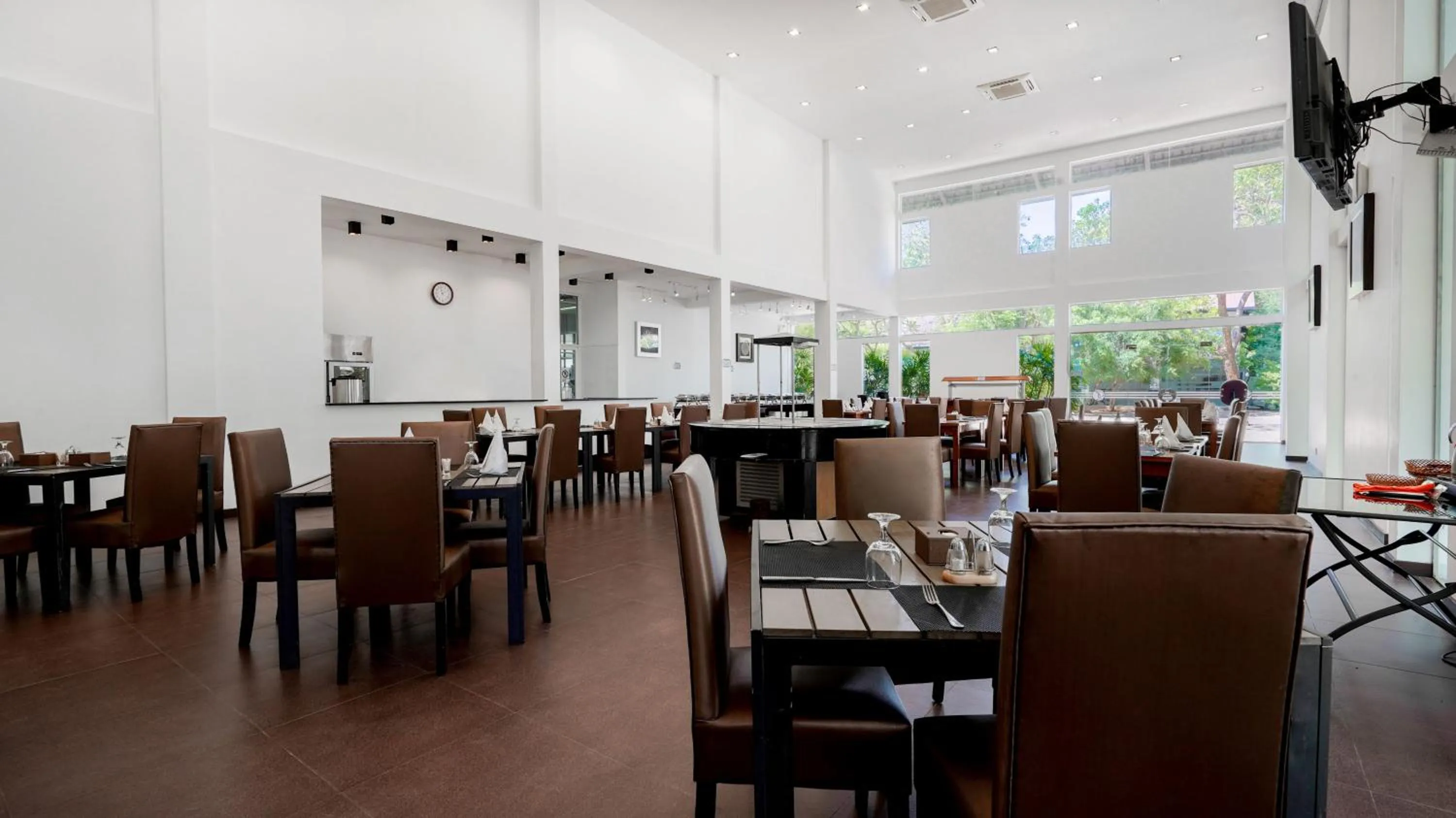 Restaurant/places to eat in Grand Tamarind Lake