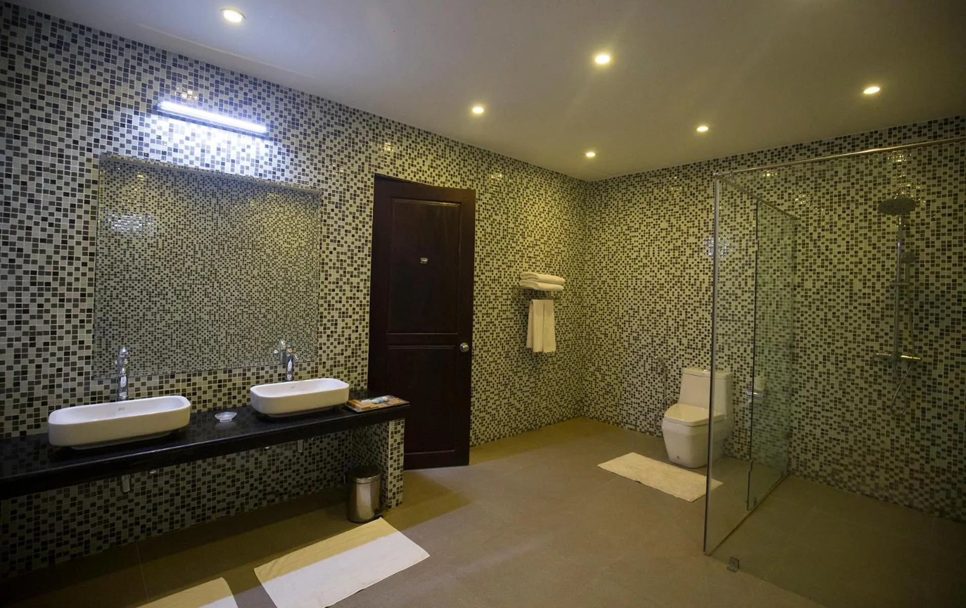 Bathroom in Grand Tamarind Lake