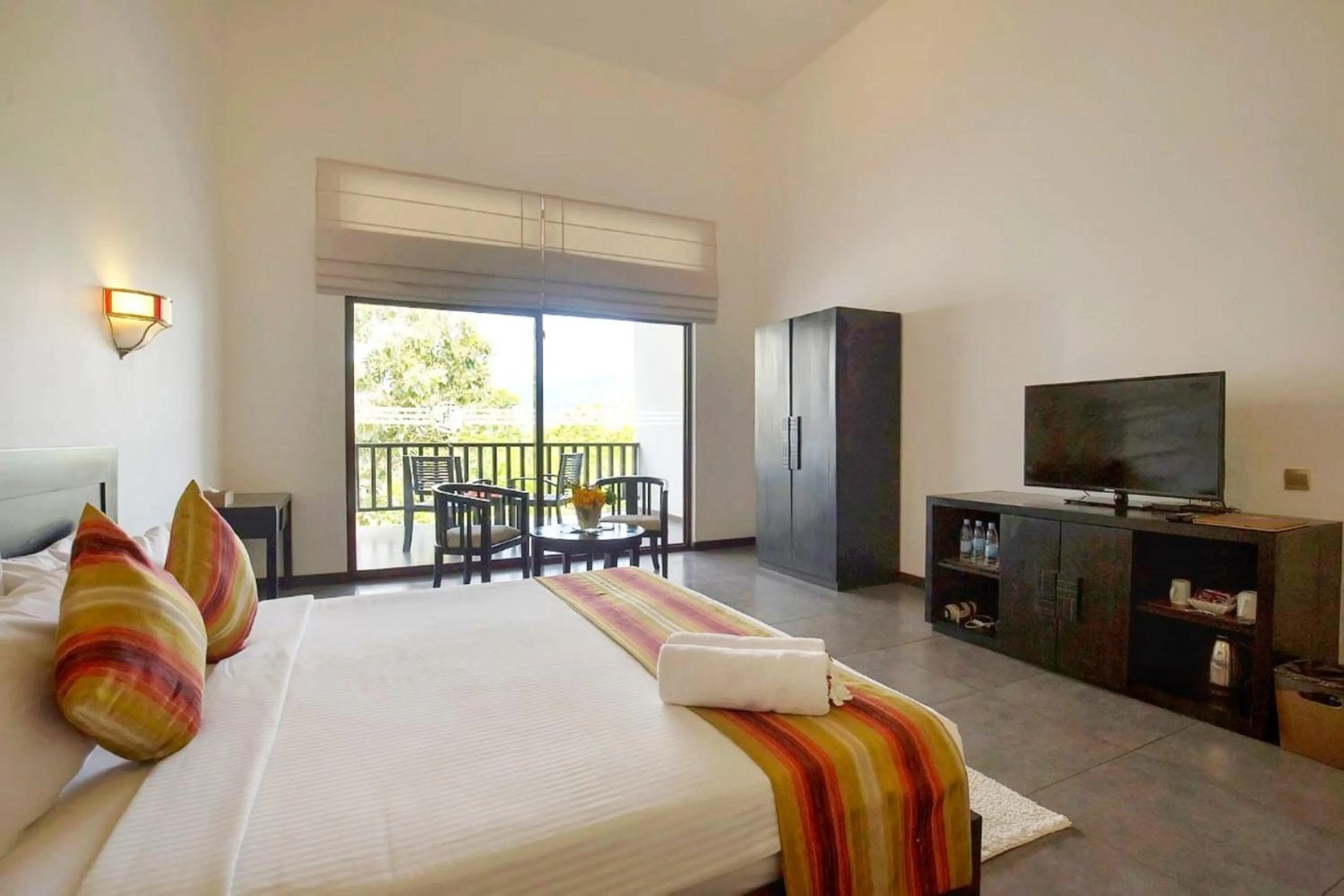 Bedroom, Bed in Grand Tamarind Lake