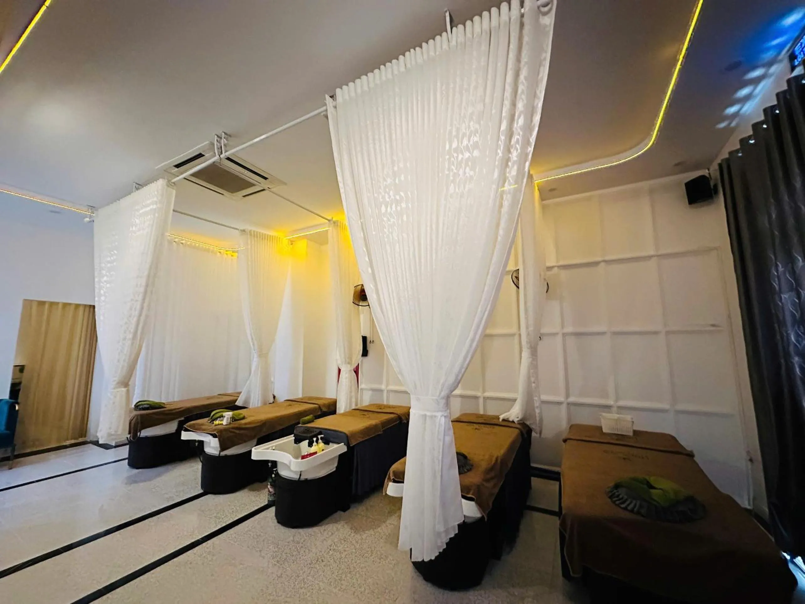 Spa and wellness centre/facilities in Hub Multi Hotel Phu Quoc