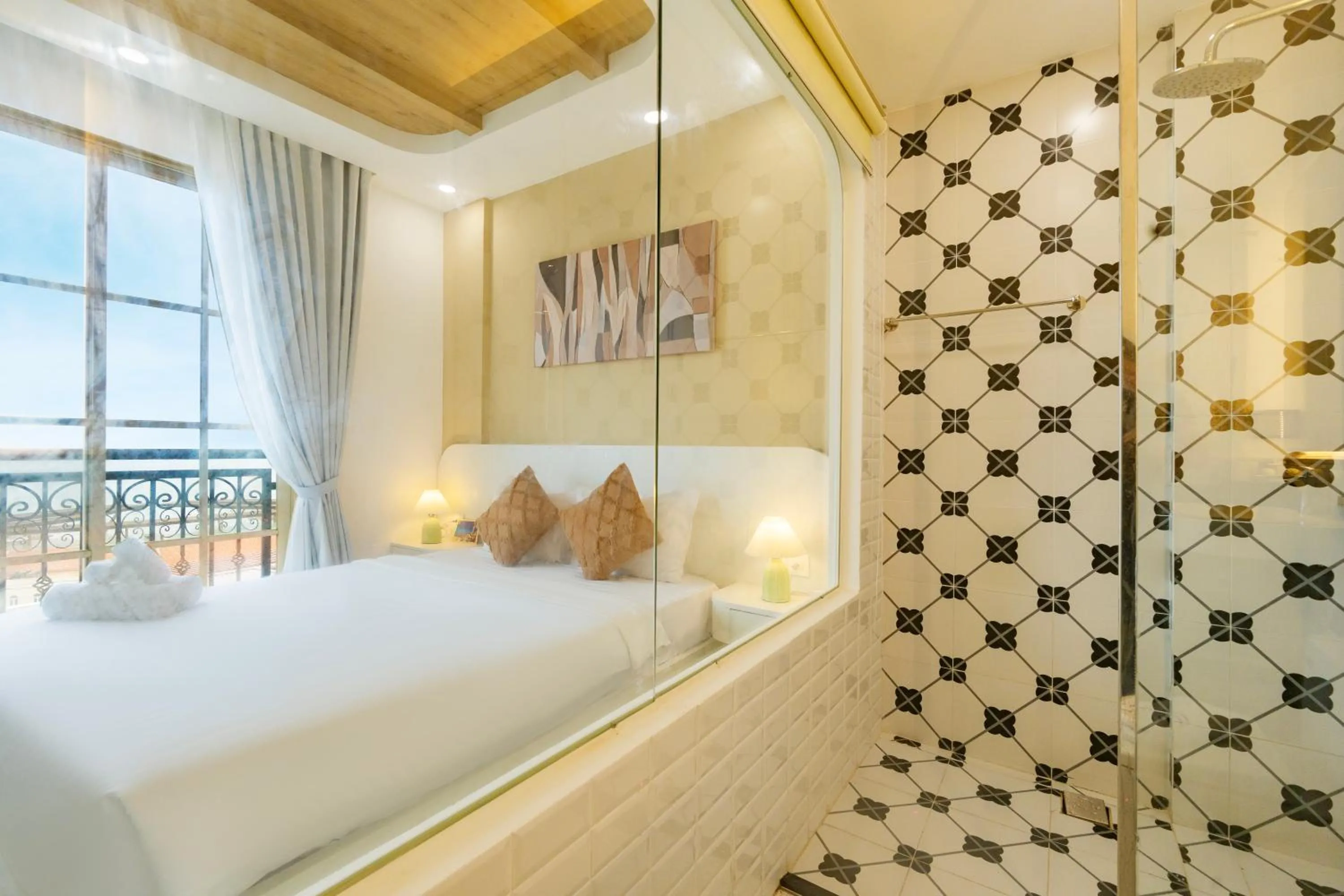Bathroom, Bed in Hub Multi Hotel Phu Quoc