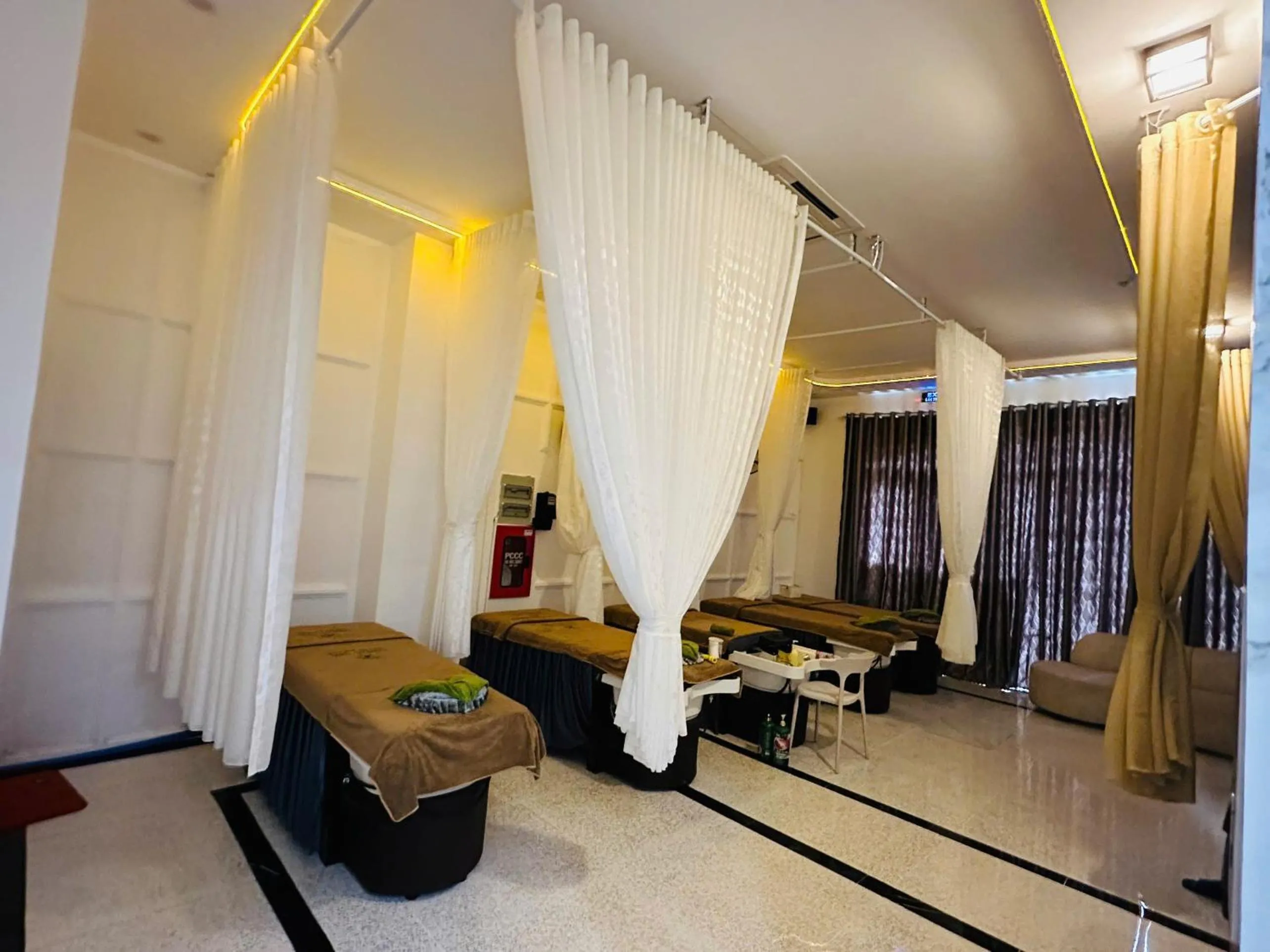 Spa and wellness centre/facilities in Hub Multi Hotel Phu Quoc
