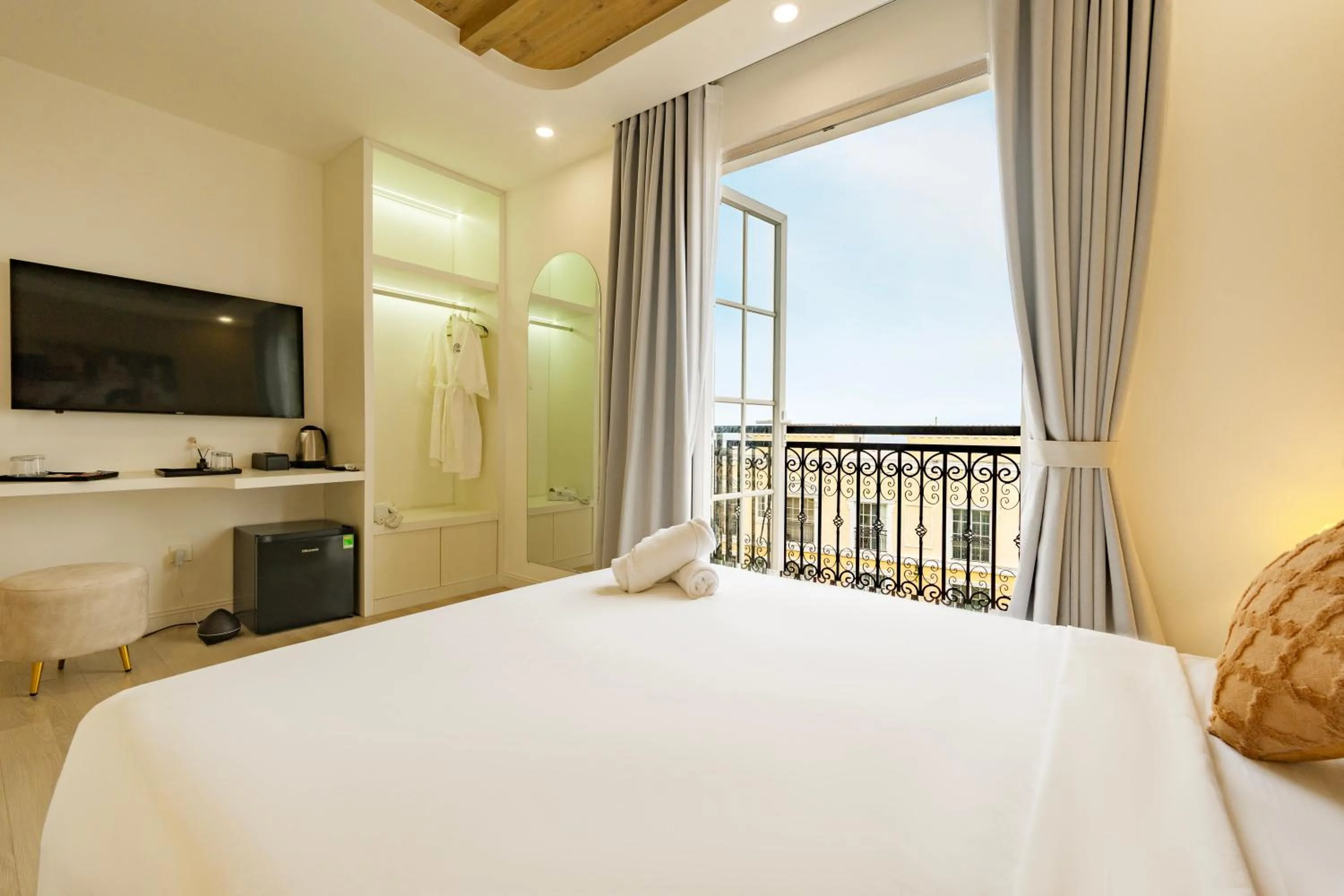 Photo of the whole room, Bed in Hub Multi Hotel Phu Quoc