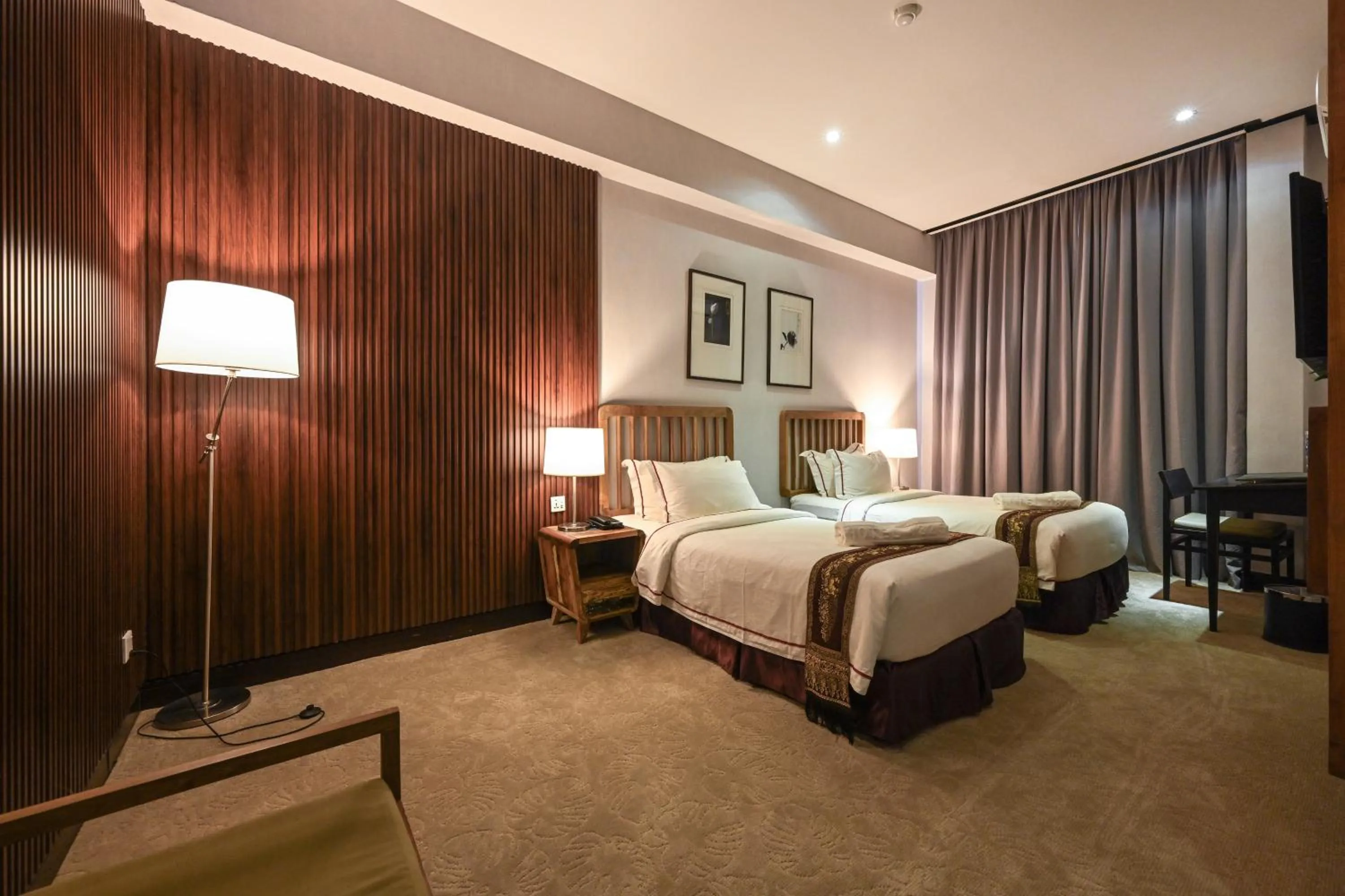 Photo of the whole room, Bed in 1825 Gallery Hotel