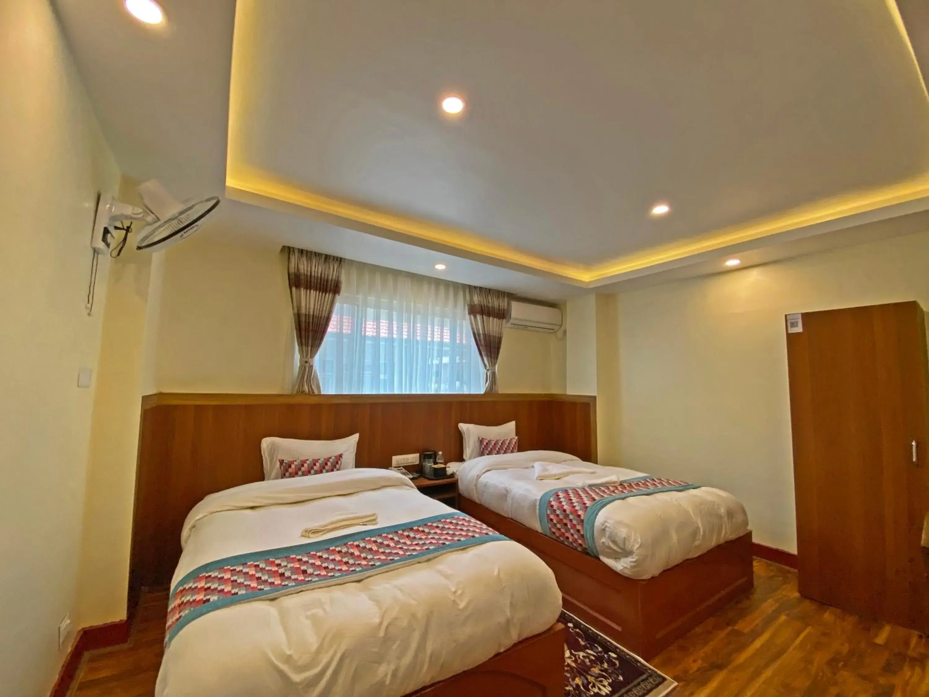 Deluxe Twin Room in Hotel Himalayan BTS Deluxe Twin Room in Hotel Himalayan BTS