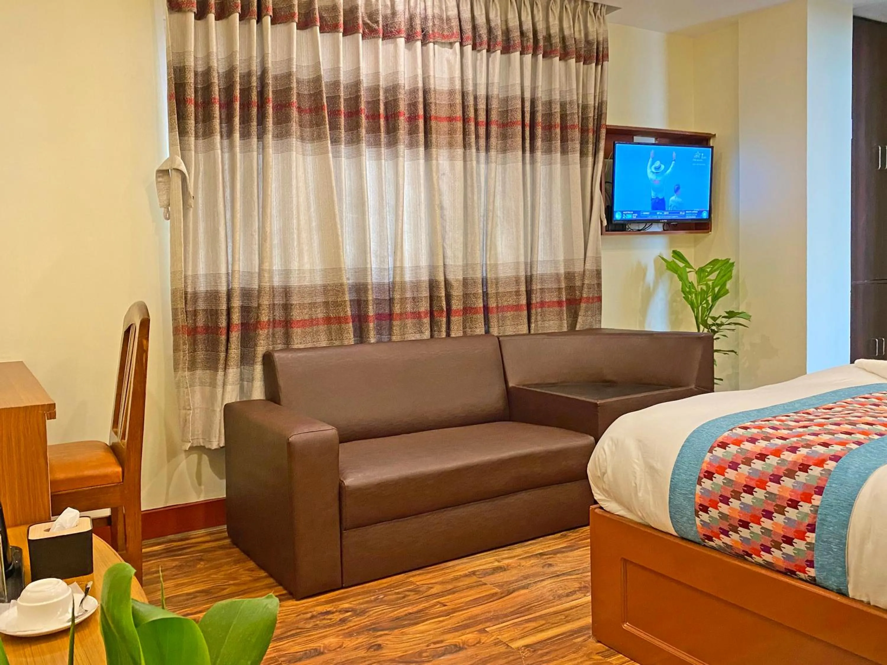 Communal lounge/ TV room, Bed in Hotel Himalayan BTS