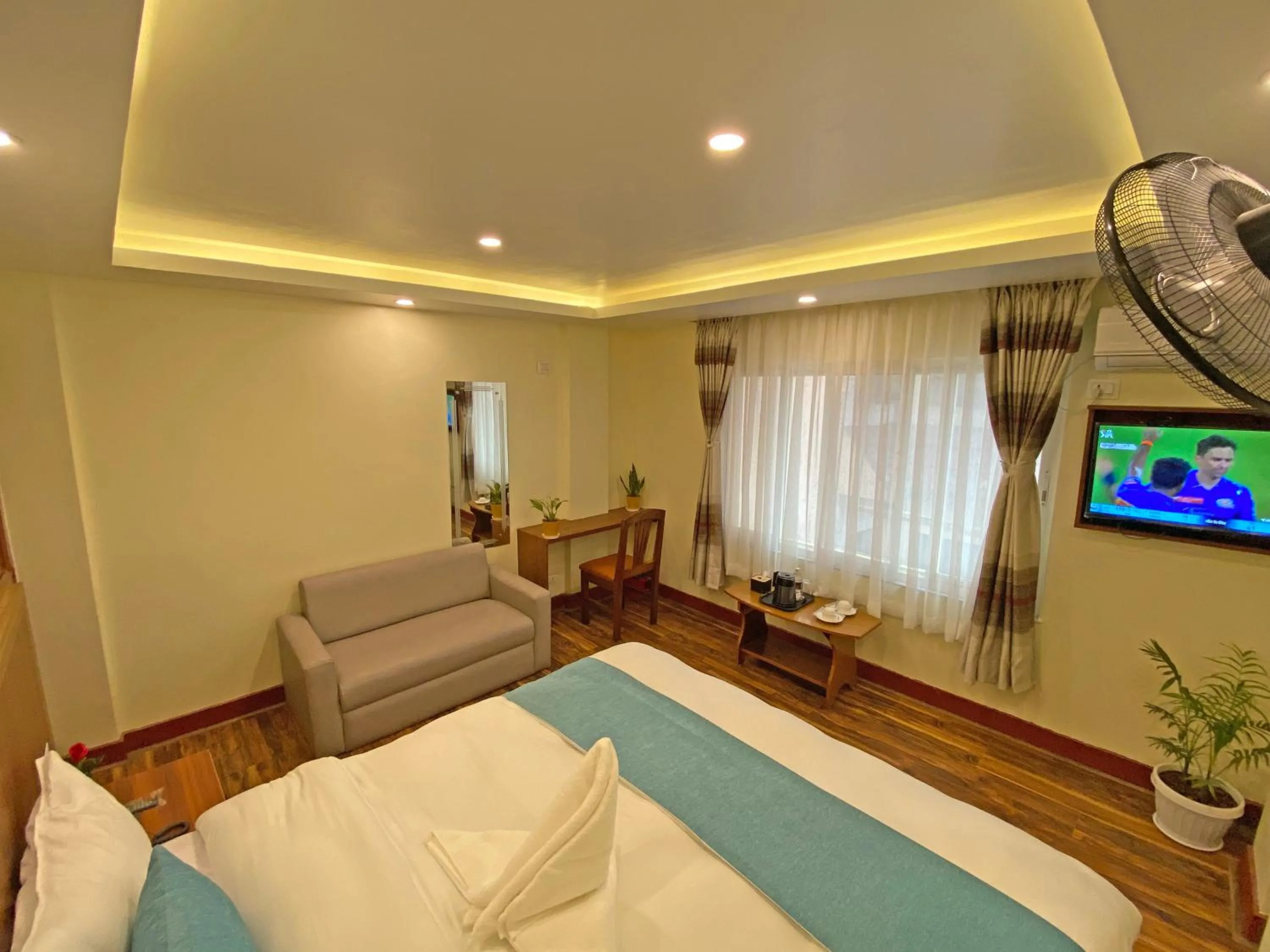 Communal lounge/ TV room, Bed in Hotel Himalayan BTS