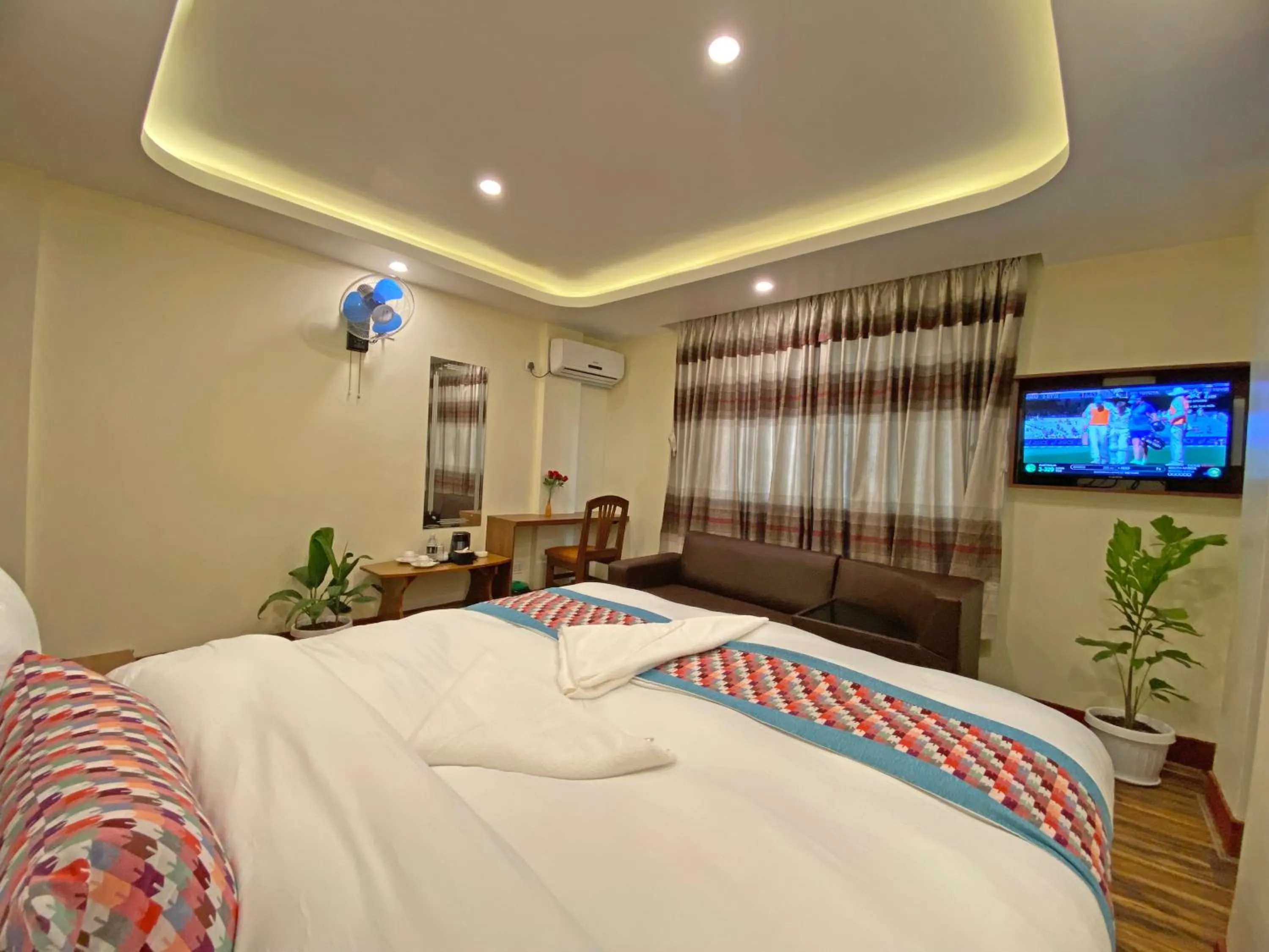 Communal lounge/ TV room, Bed in Hotel Himalayan BTS