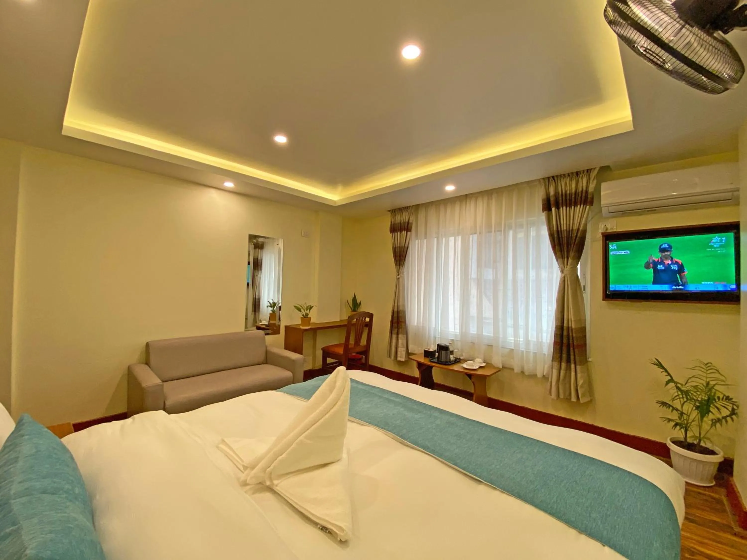 Communal lounge/ TV room, Bed in Hotel Himalayan BTS